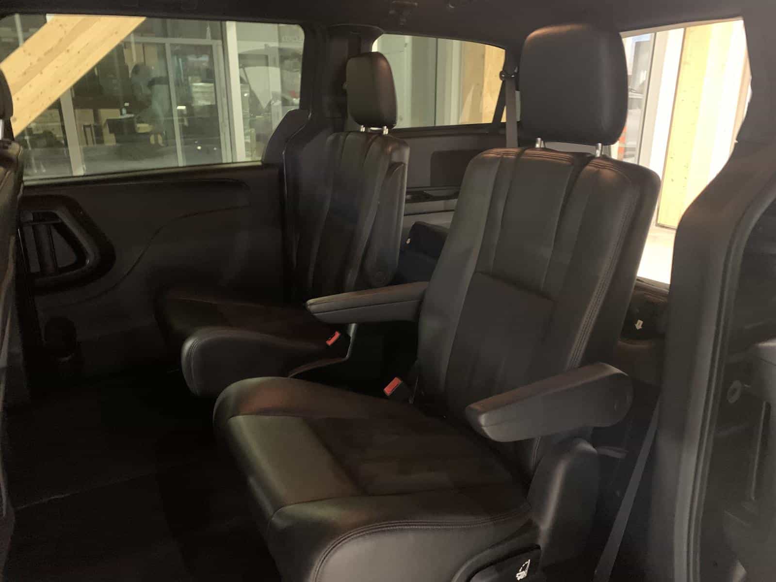 2020 Dodge Grand Caravan Premium Plus - Image 12