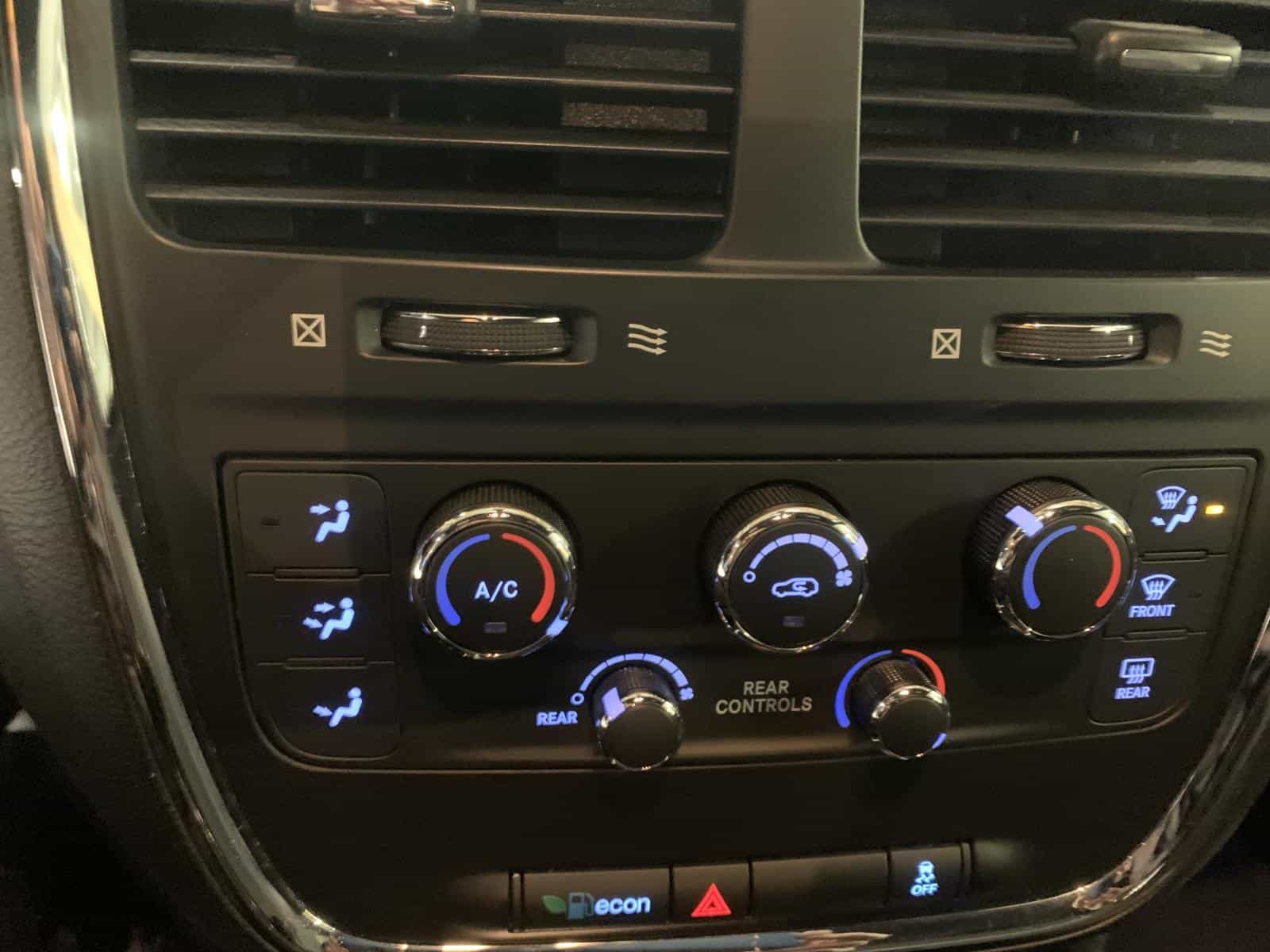 2020 Dodge Grand Caravan Premium Plus - Image 16