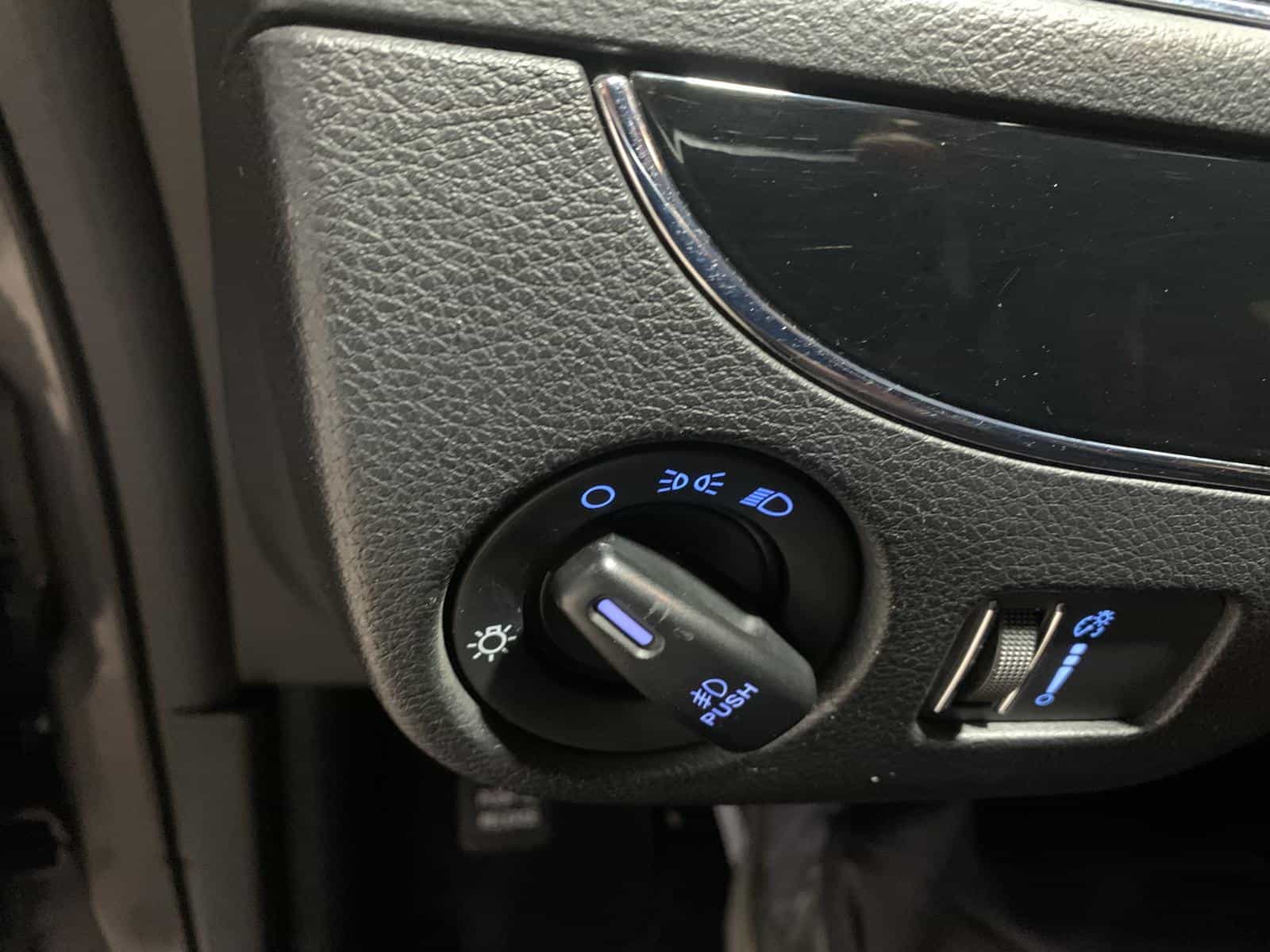 2020 Dodge Grand Caravan Premium Plus - Image 19