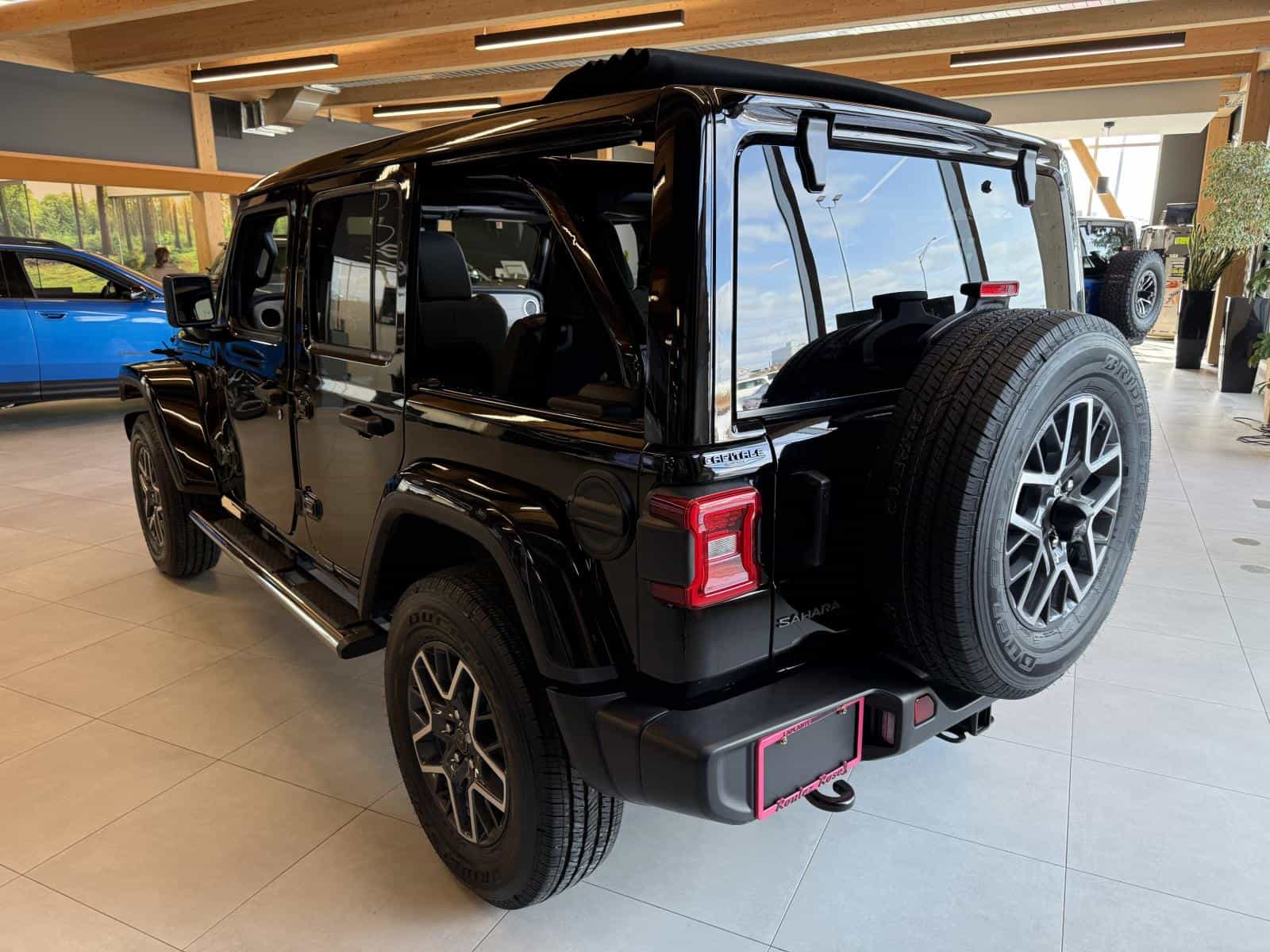 Image 4 Jeep Wrangler 4 Door Sahara 2026