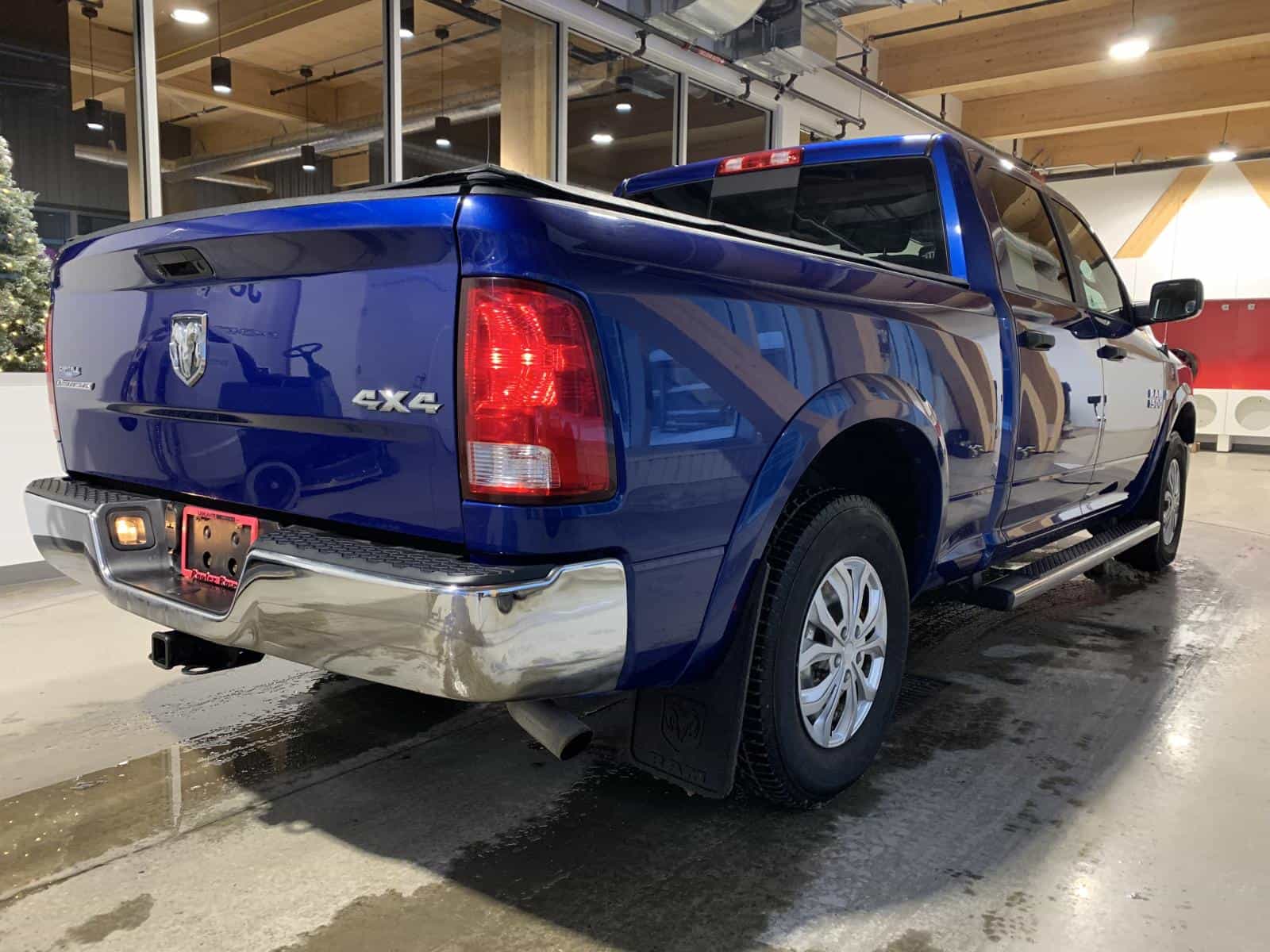 2017 RAM 1500 SLT SLT - Image 4