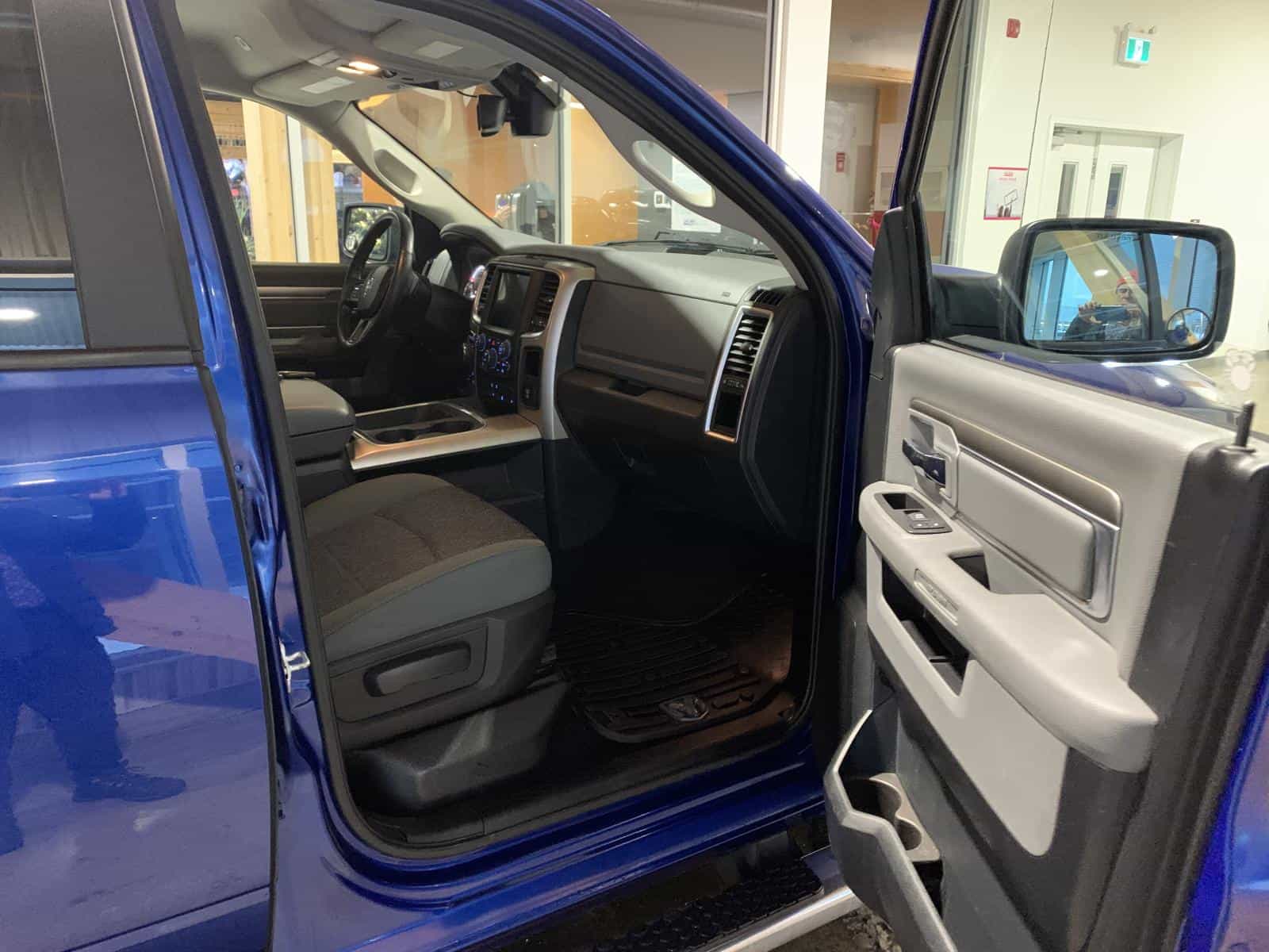 2017 RAM 1500 SLT - Image 9