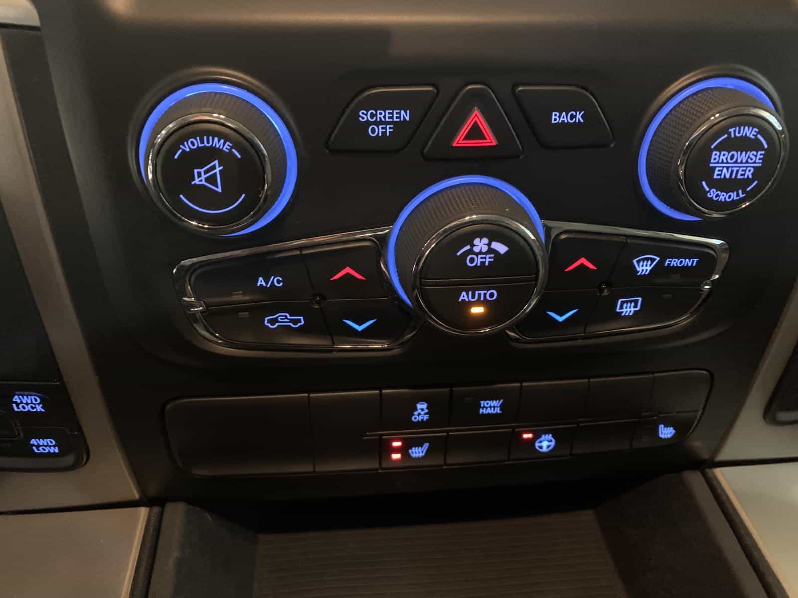 2017 RAM 1500 SLT - Image 18