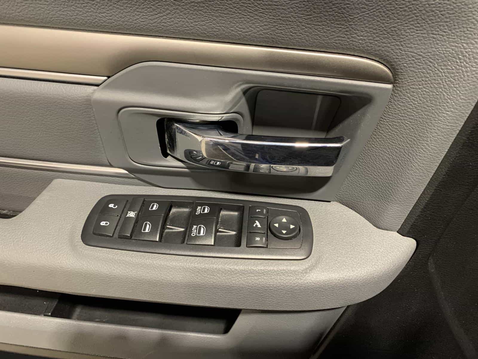 2017 RAM 1500 SLT SLT - Image 23