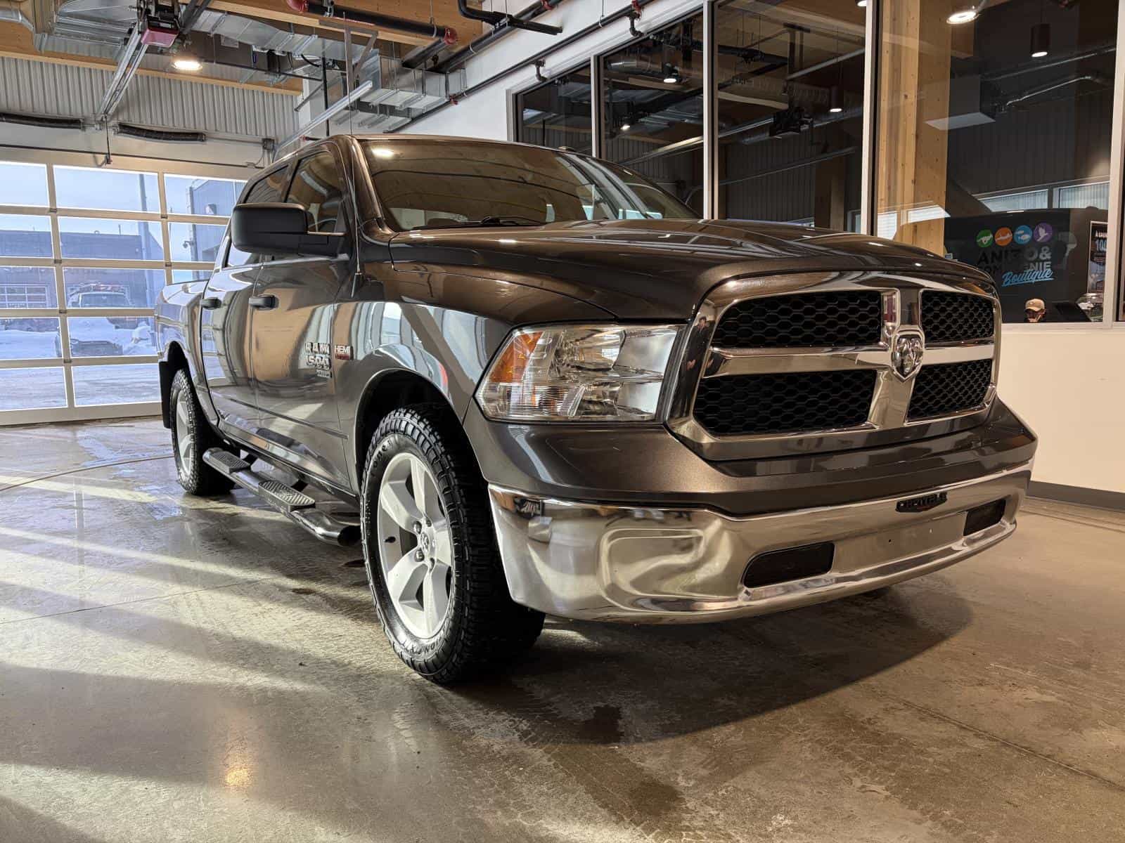 2023 RAM 1500 Classic SLT - Image 6