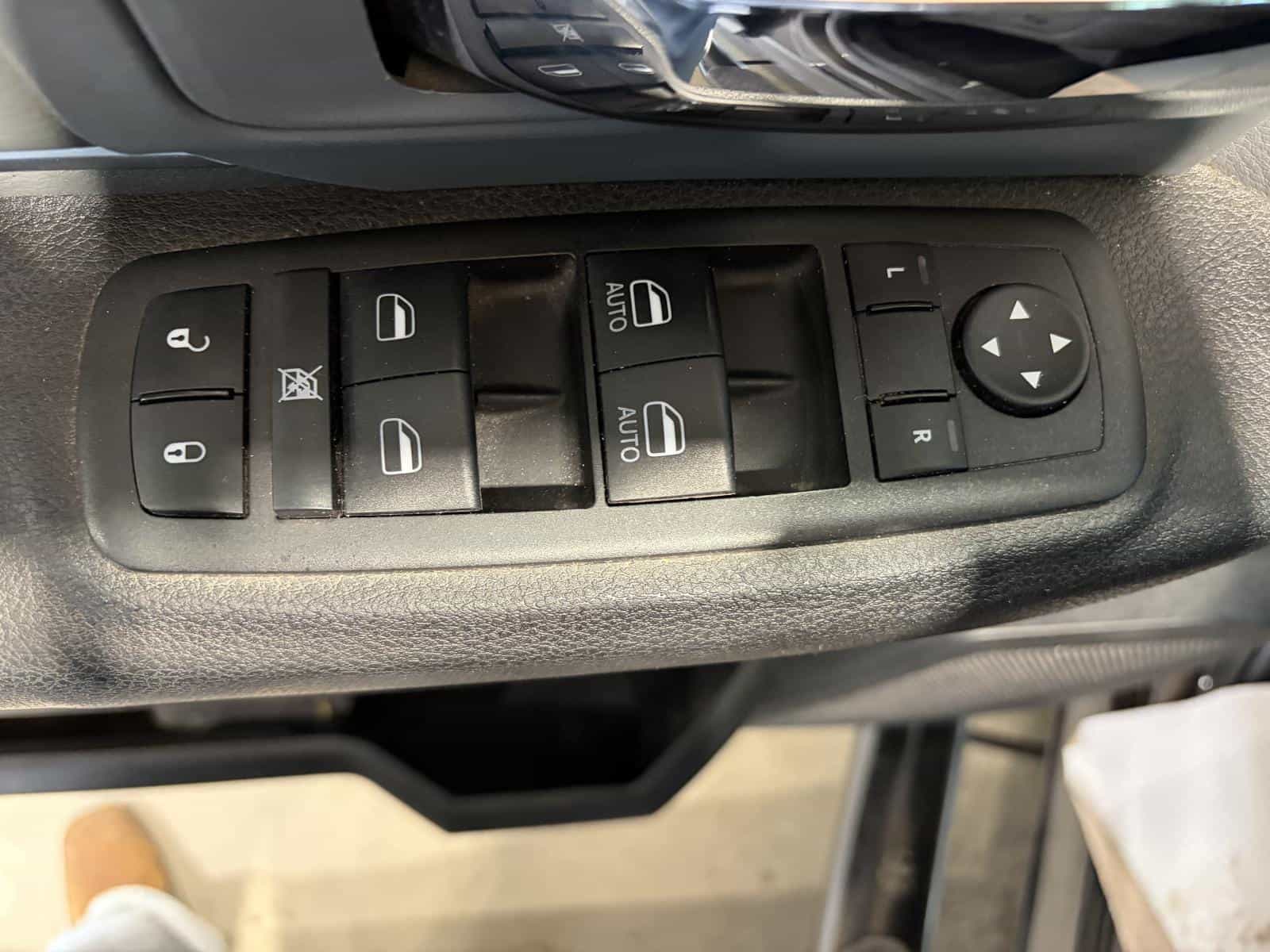 2023 RAM 1500 Classic SLT - Image 10