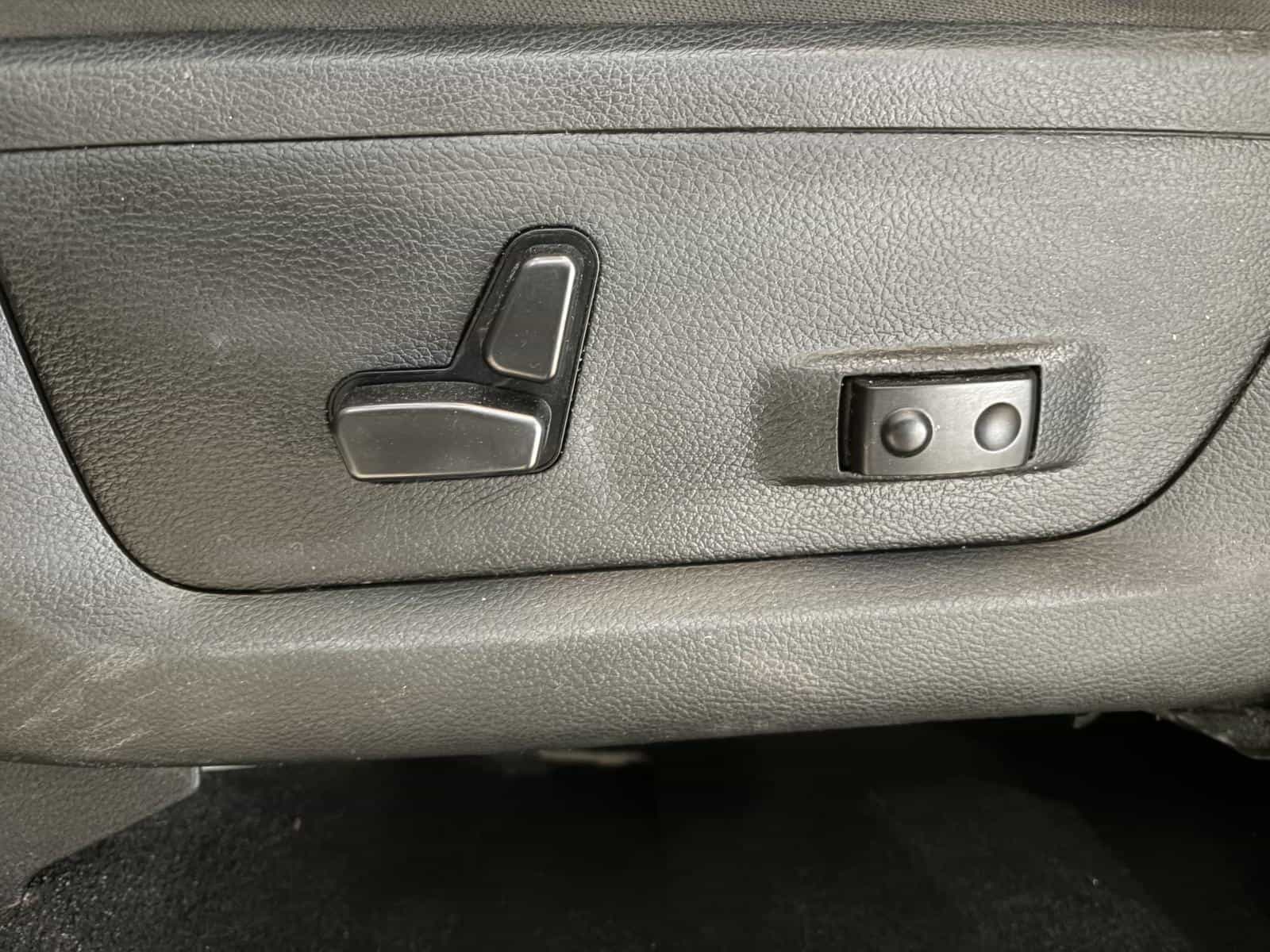 2023 RAM 1500 Classic SLT - Image 11