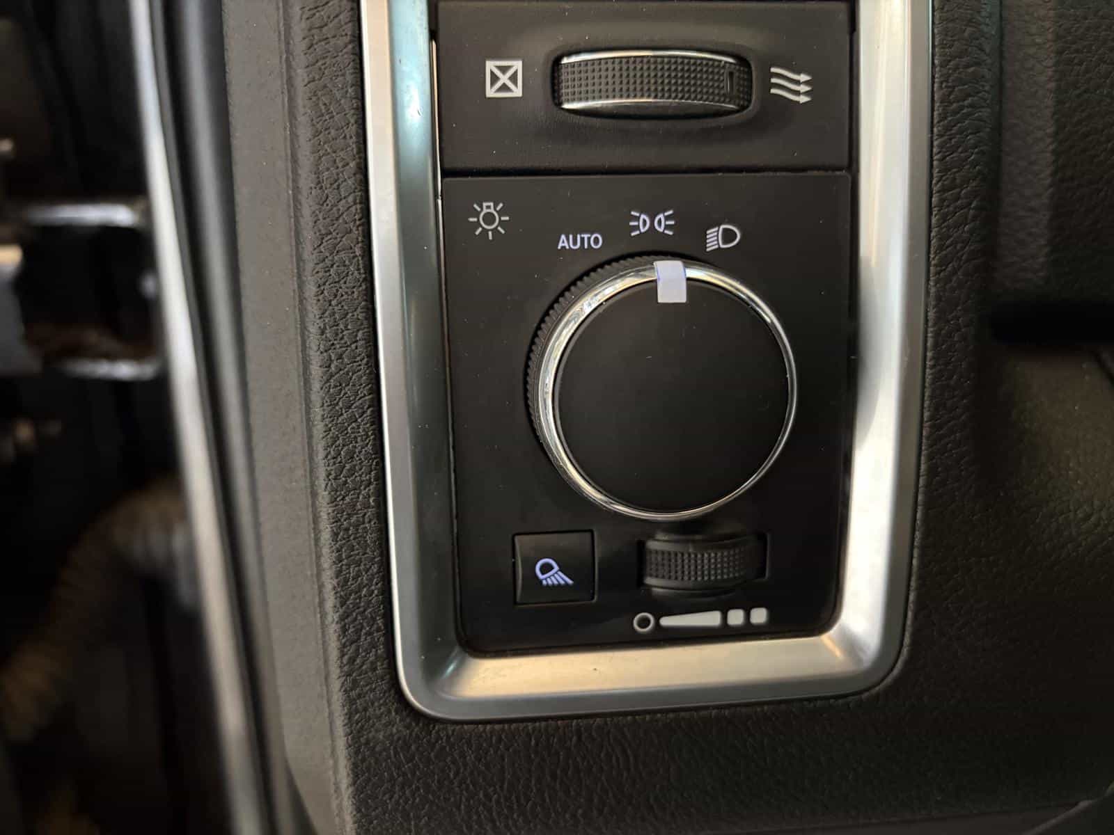 Image 13 RAM 1500 Classic SLT 2023