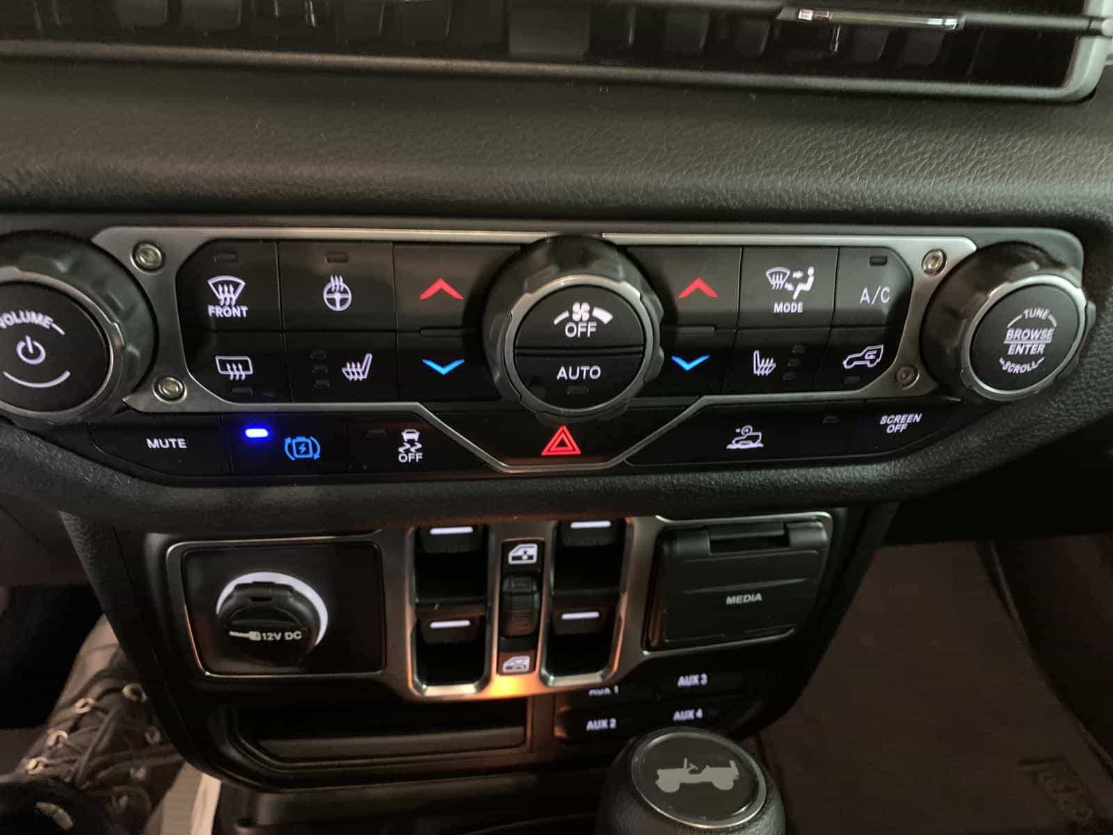 Image 18 Jeep Wrangler Sahara 4XE 2025