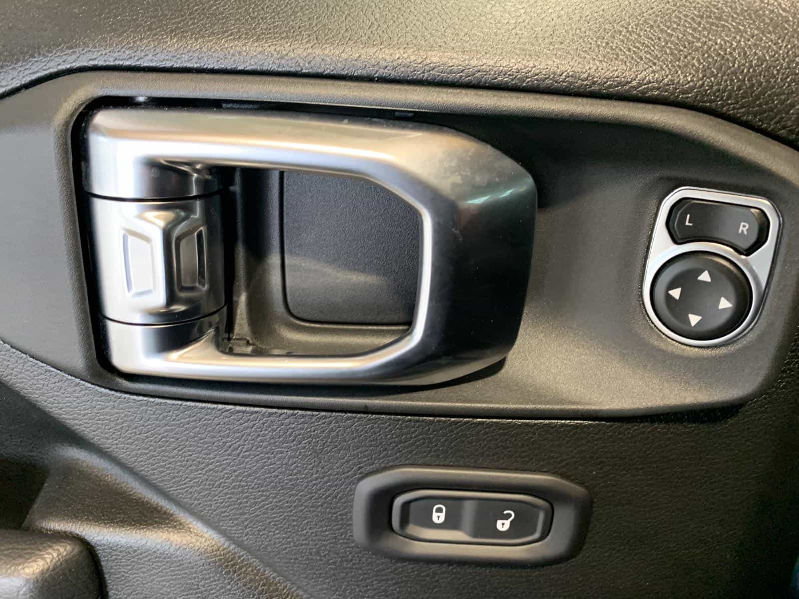 Image 26 Jeep Wrangler Sahara 4XE 2025