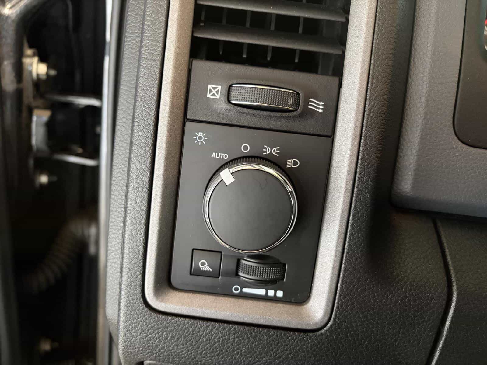 Image 13 RAM 1500 ST 2015