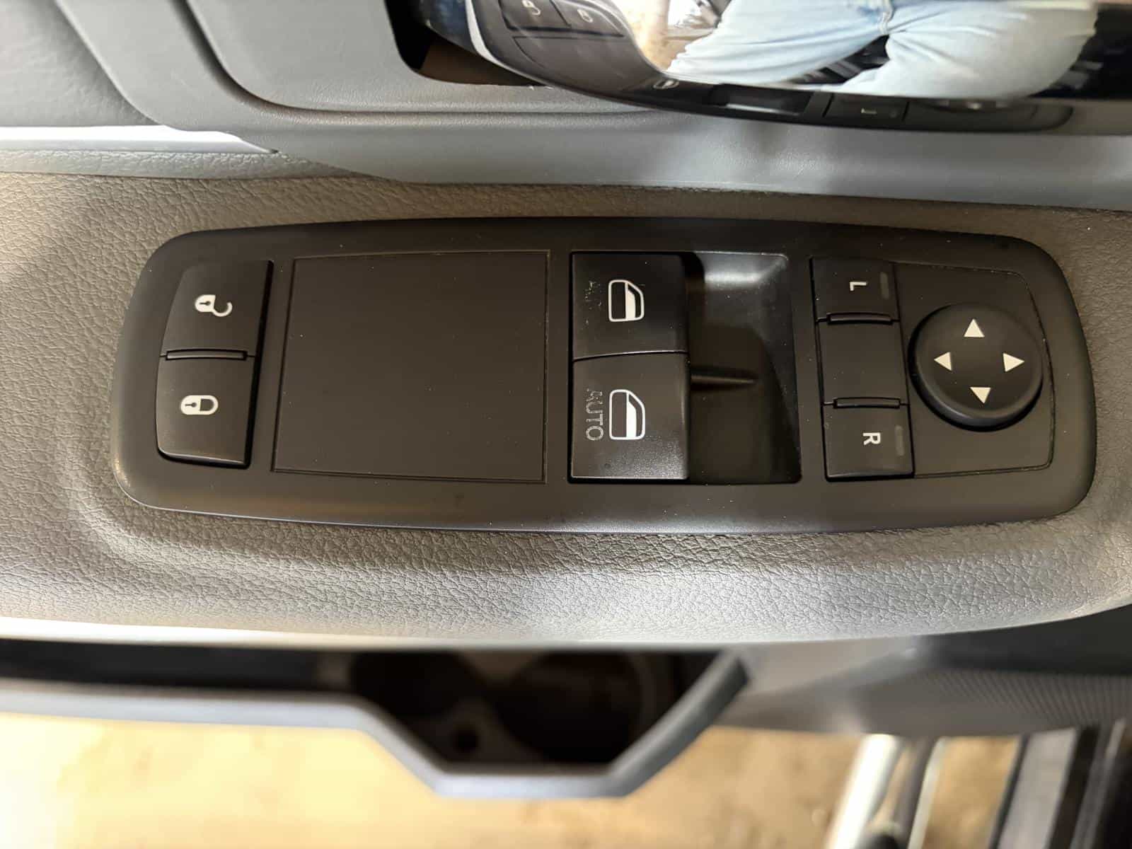 2015 RAM 1500 ST - Image 10