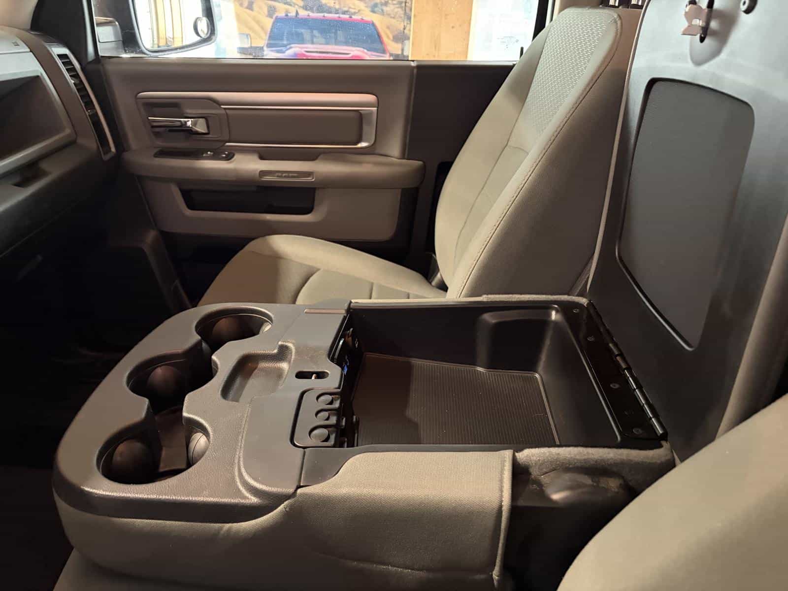 Image 17 RAM 1500 ST 2015