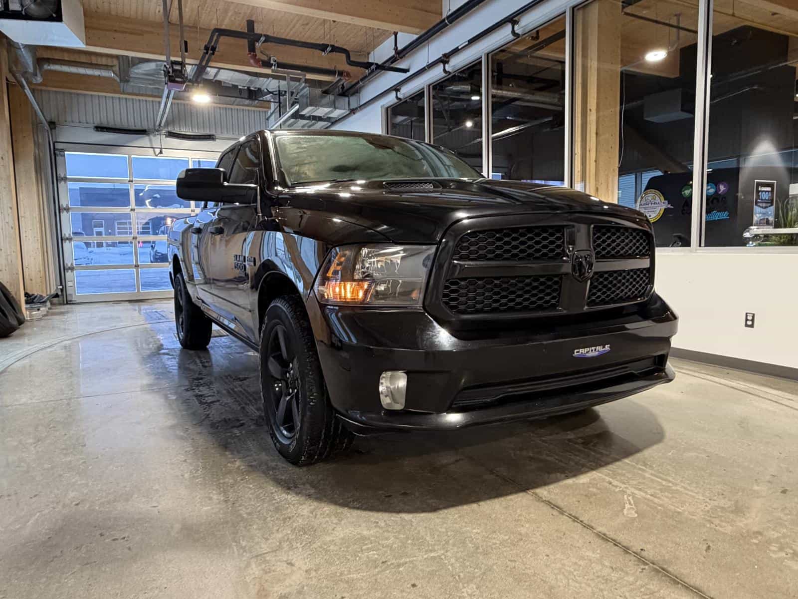 Image 2 RAM 1500 Class Express 2021