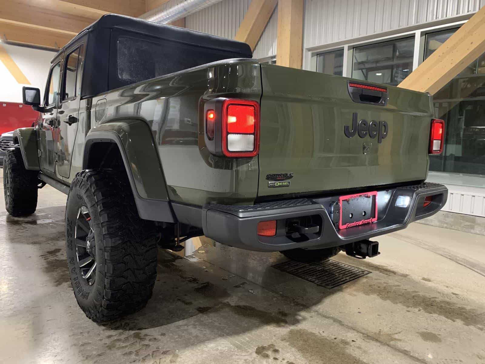 2022 Jeep Gladiator Willy's - Image 3