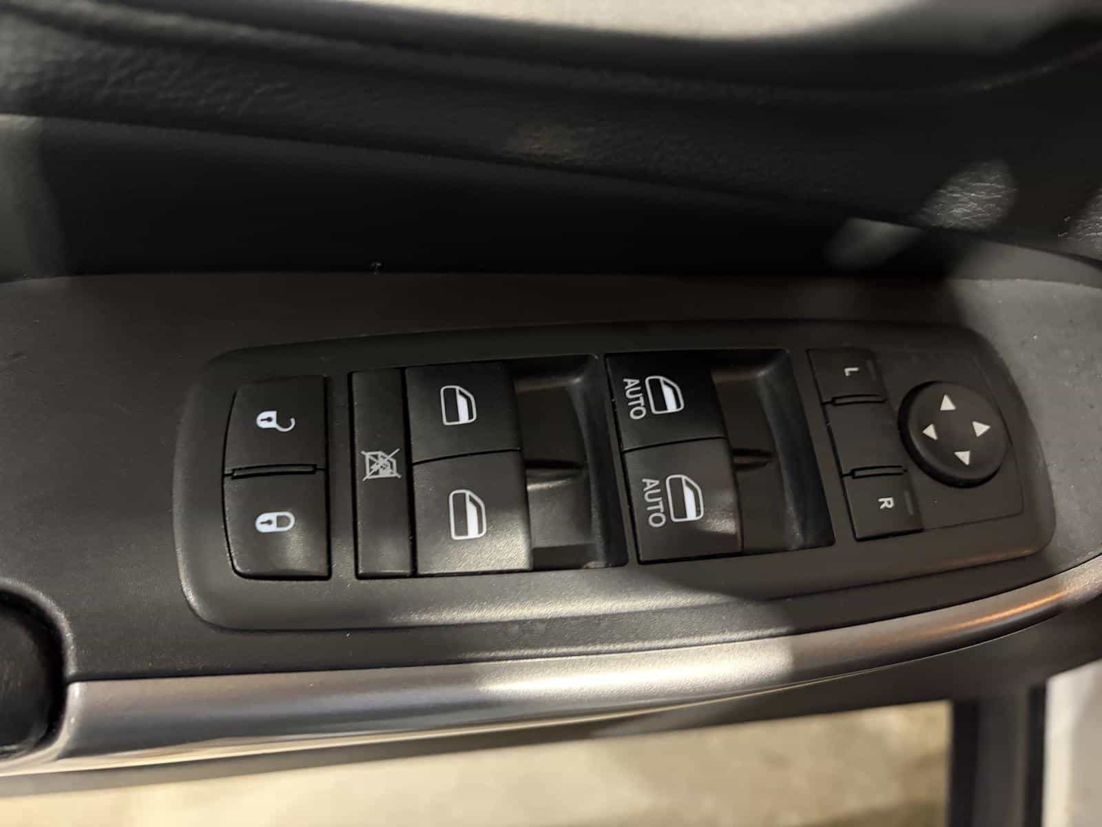 2019 Jeep Cherokee North - Image 9