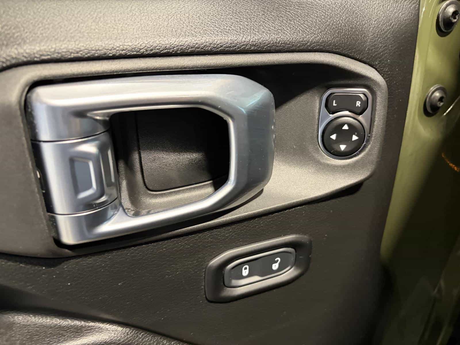 Image 14 Jeep Wrangler Sport 2023