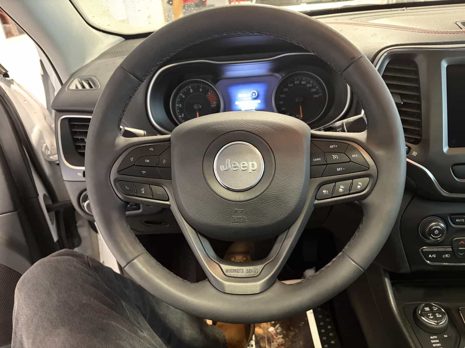 2022 Jeep Cherokee Trailhawk - Image 14