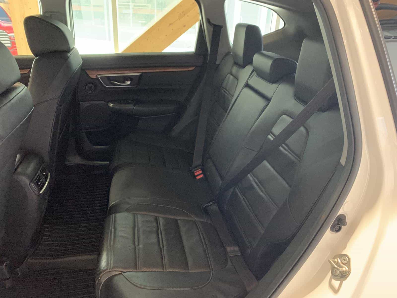 2017 Honda CR-V Touring - Image 11