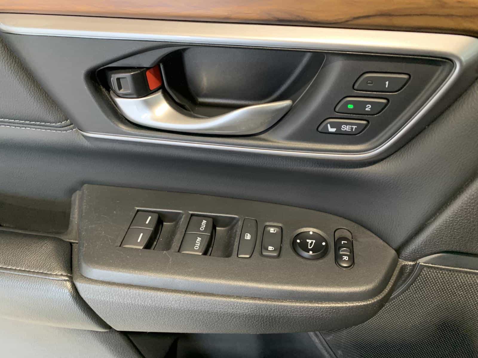 2017 Honda CR-V Touring - Image 23