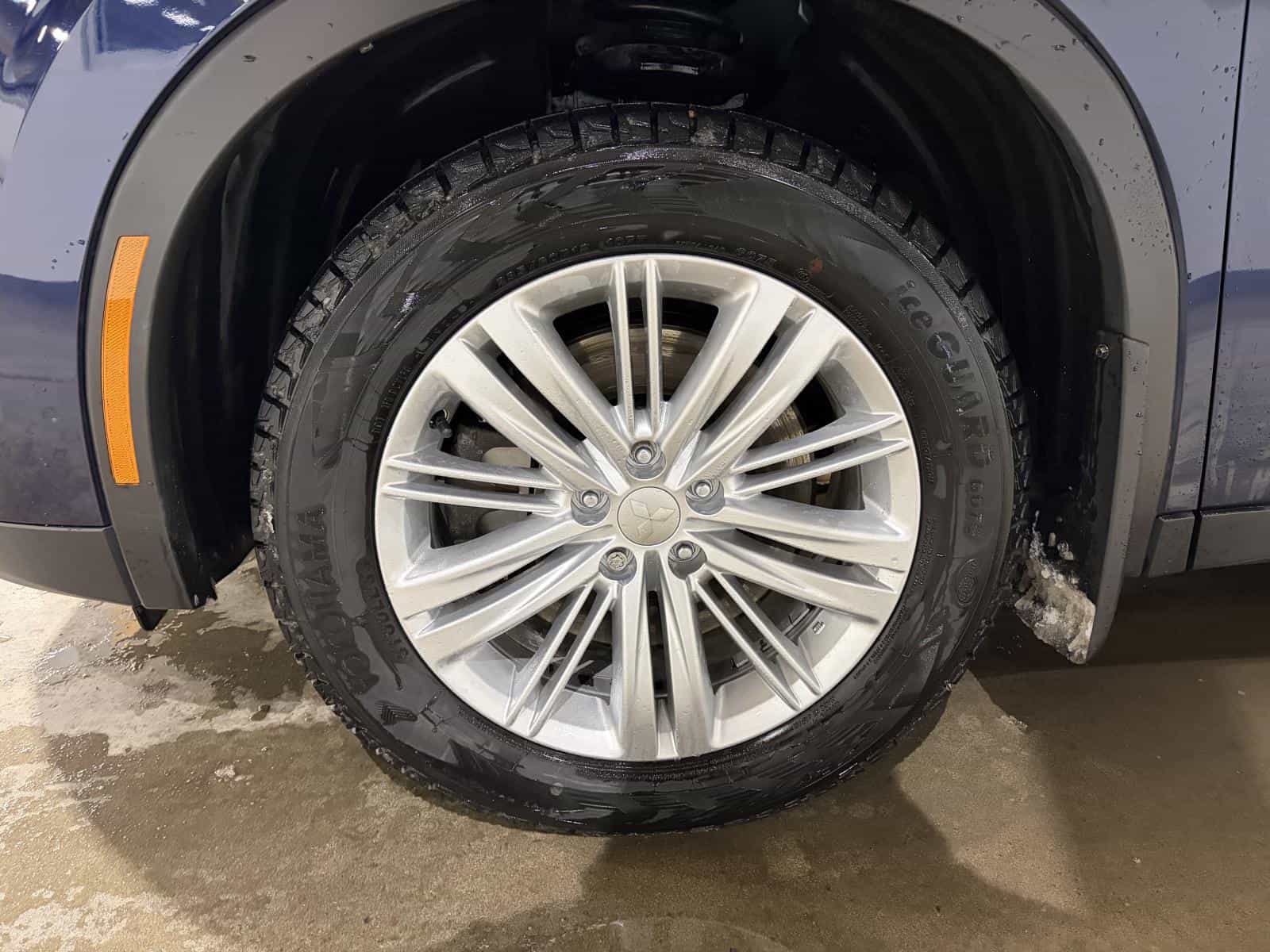 2024 Mitsubishi Outlander ES - Image 3