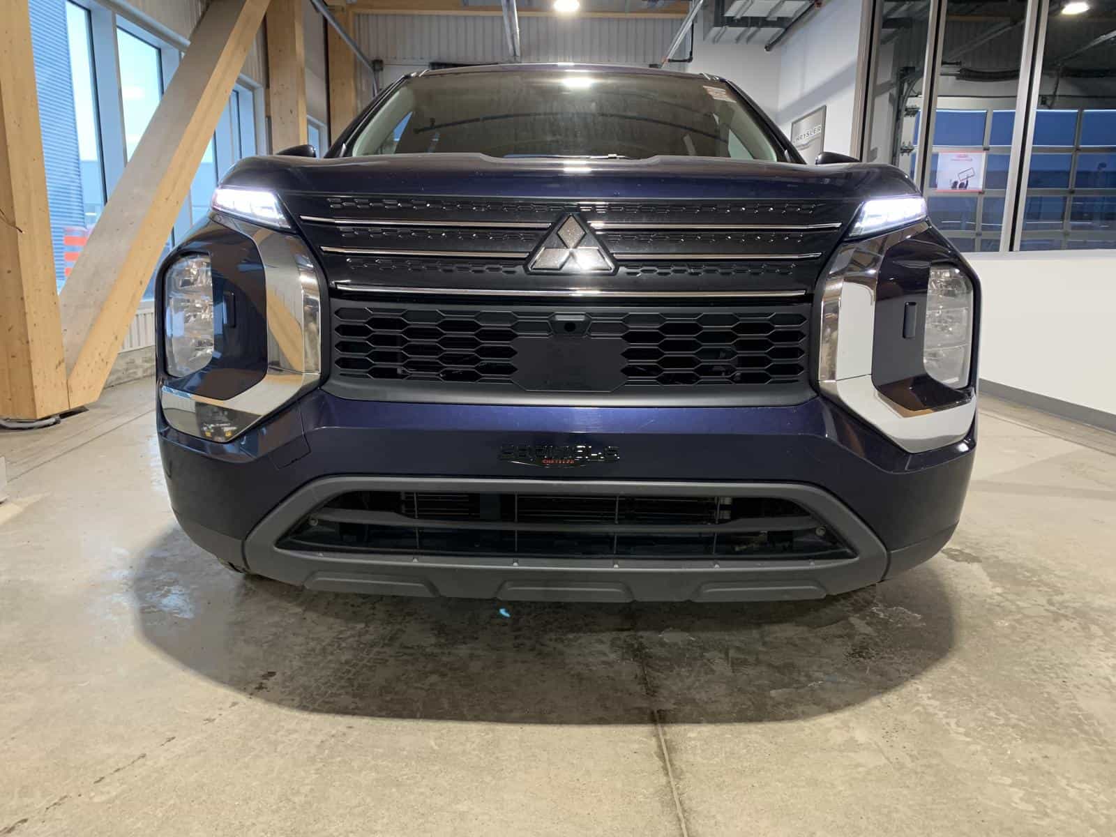 Image 8 Mitsubishi Outlander ES 2024