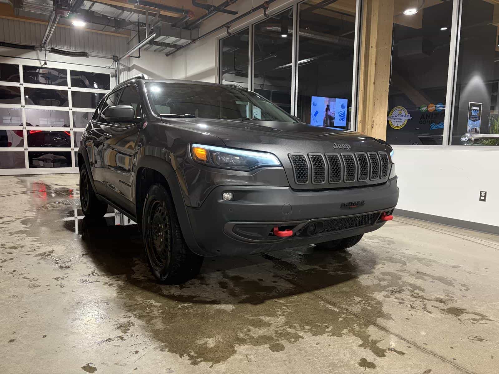 2019 Jeep Cherokee Trailhawk - Image 5