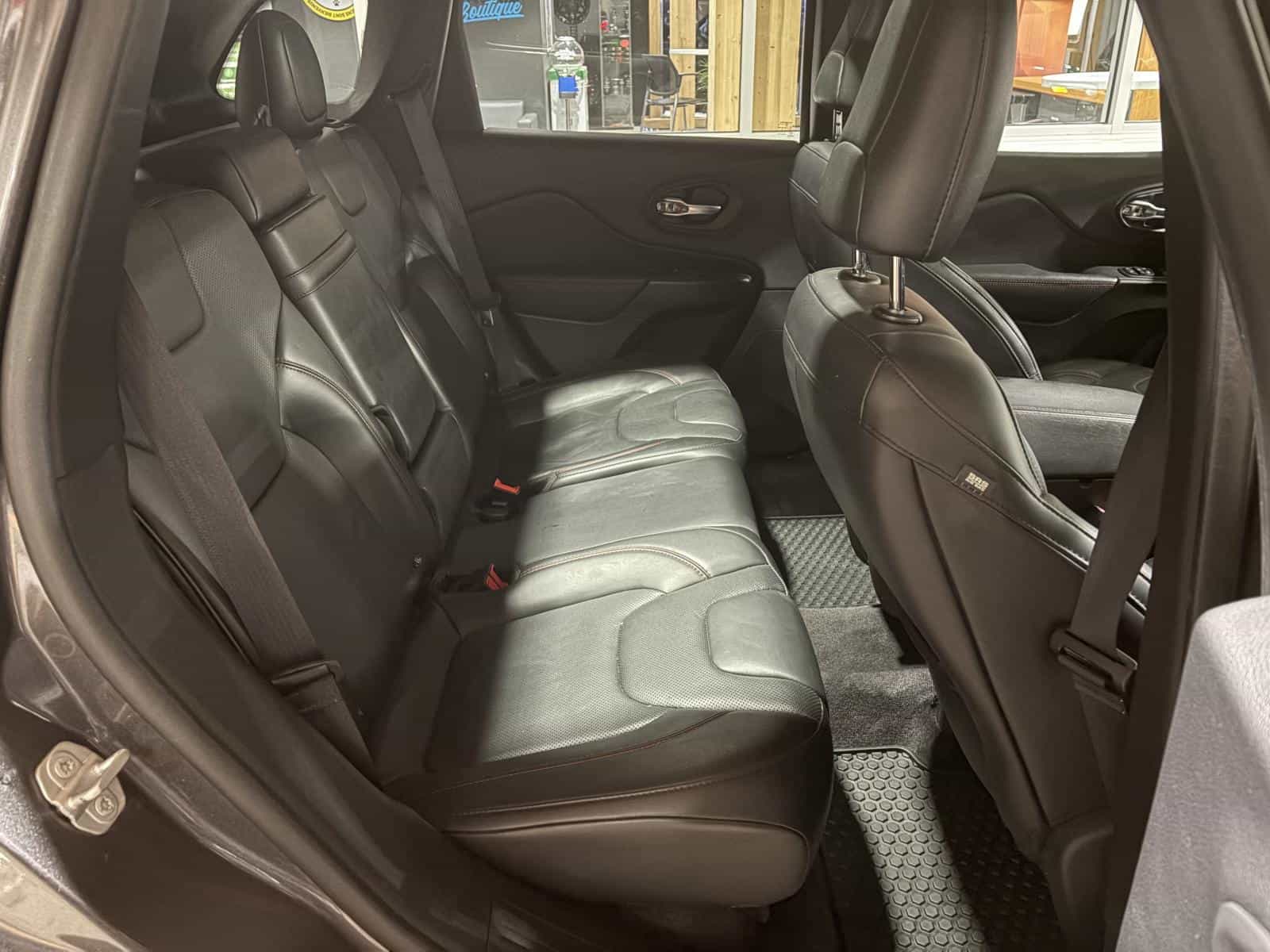 2019 Jeep Cherokee Trailhawk - Image 9