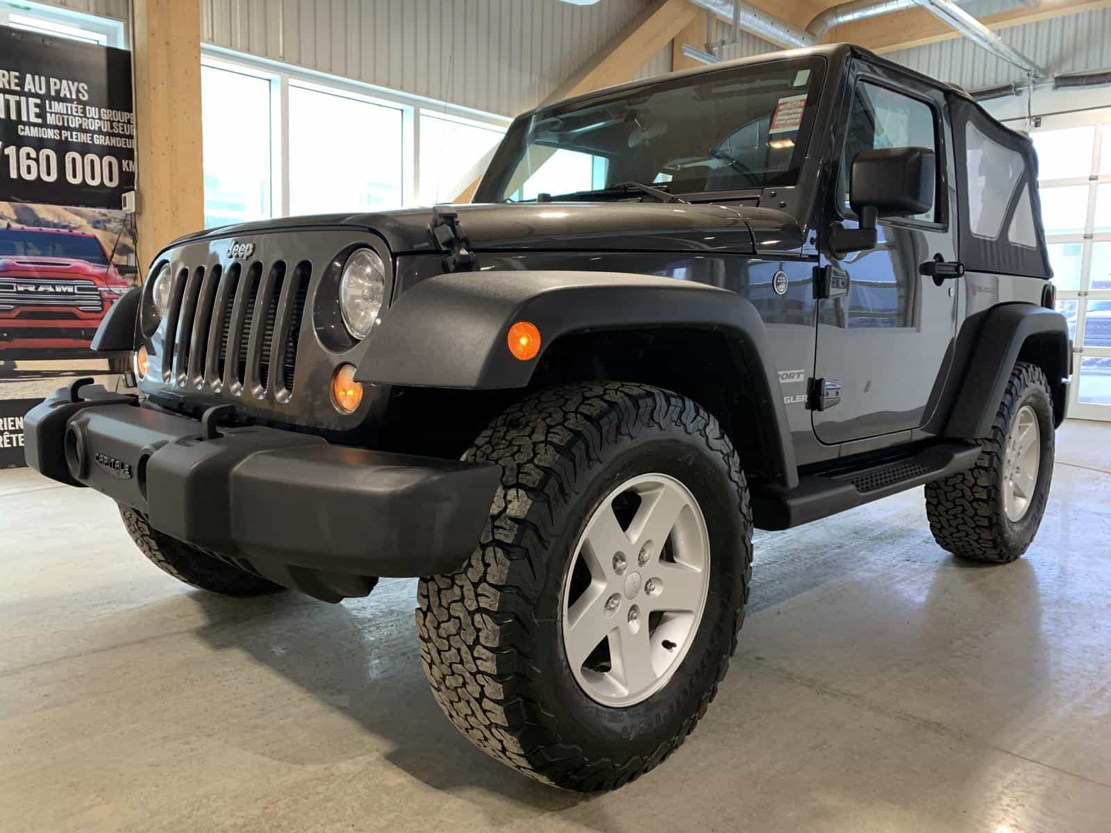 Image 2 Jeep Wrangler Sport 2017