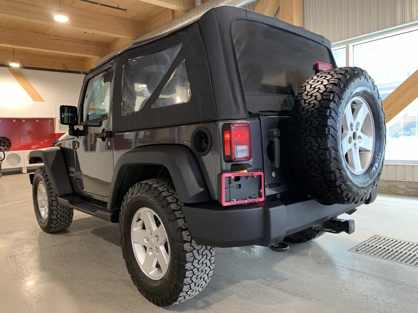 Image 3 Jeep Wrangler Sport 2017