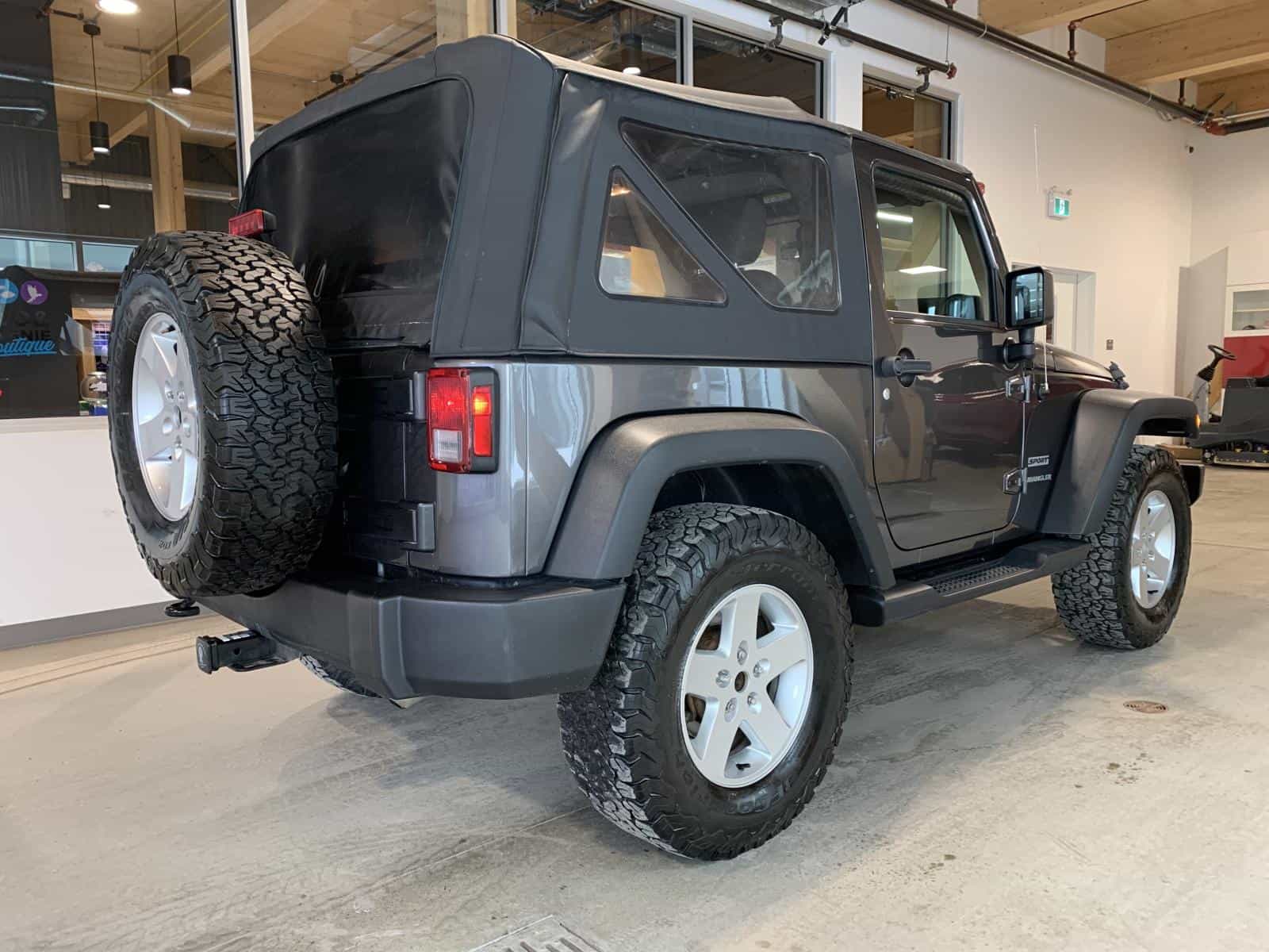 Image 5 Jeep Wrangler Sport 2017