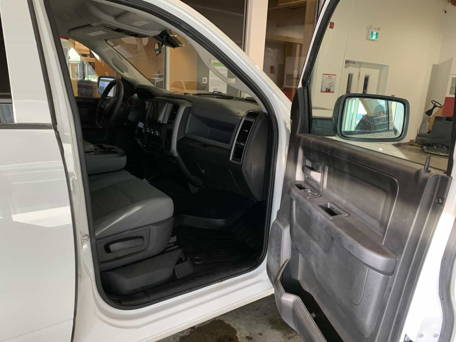 Image 10 RAM 1500 Classic ST 2019