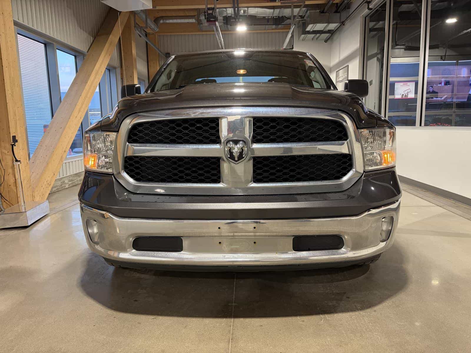 Image 2 RAM 1500 Classic SXT 2019