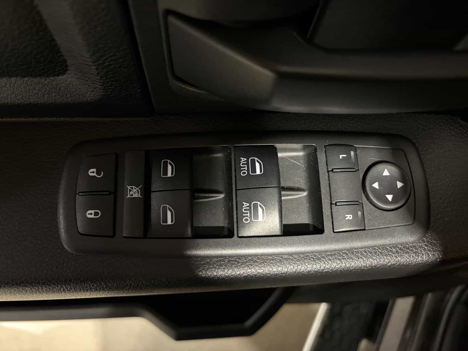 Image 11 RAM 1500 Classic SXT 2019