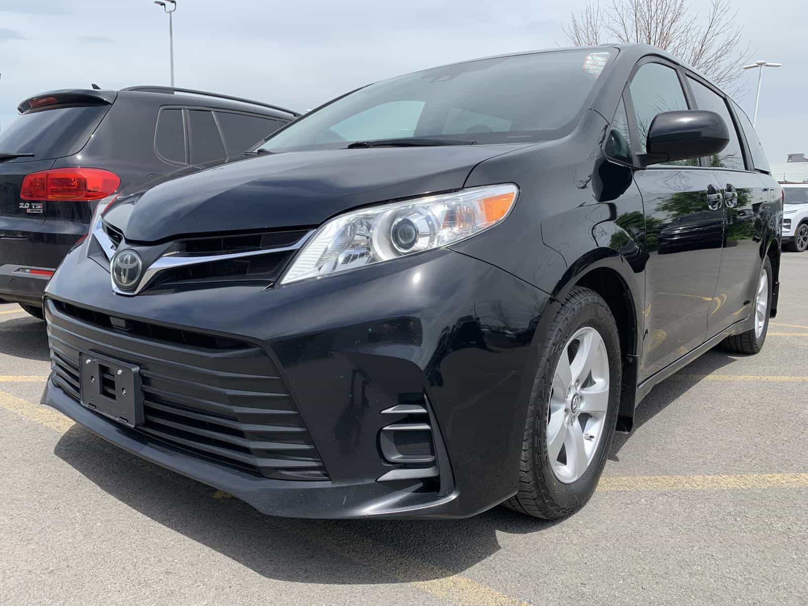 2019 Toyota Sienna LE - Image 1