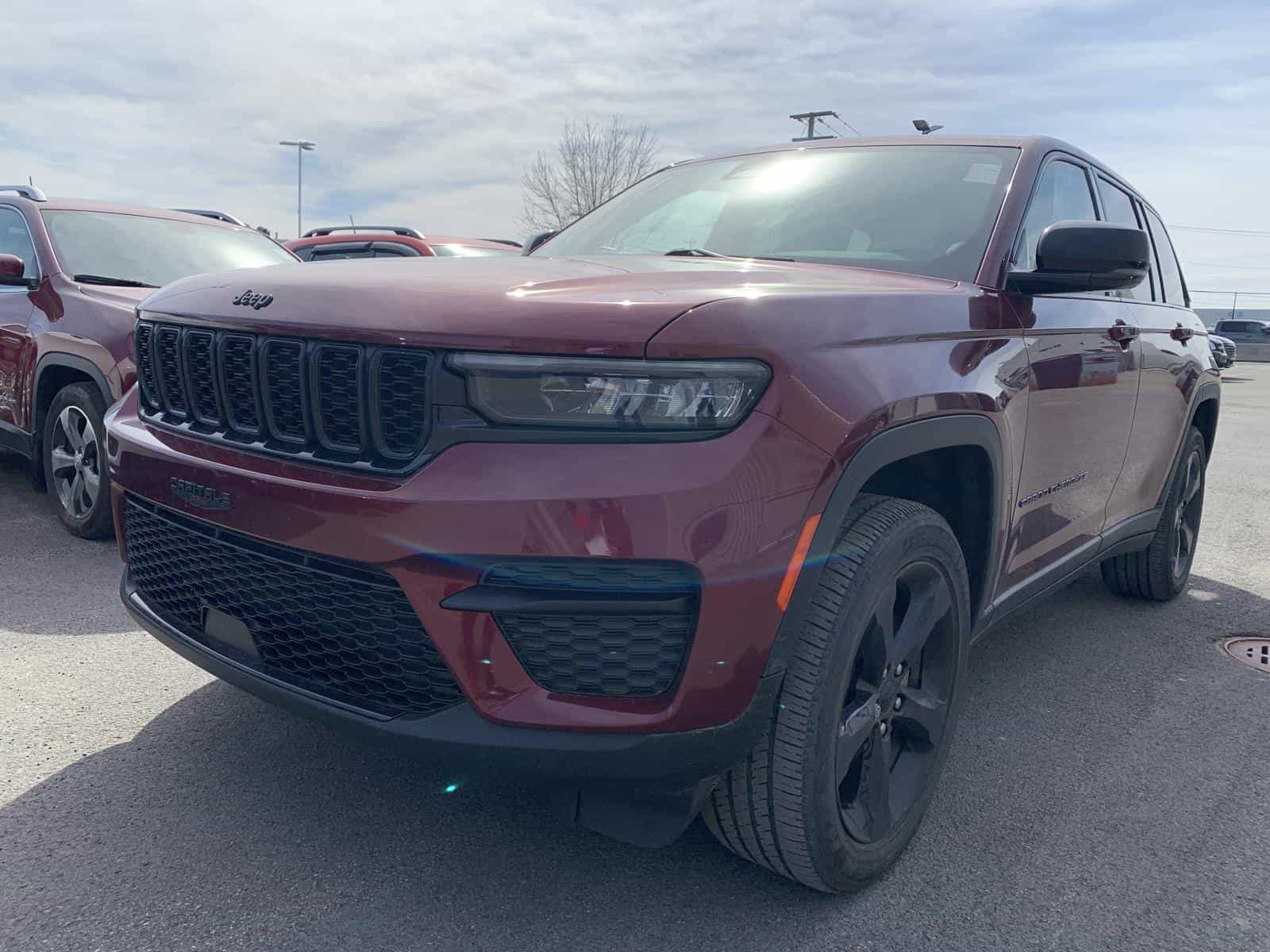 2023 Jeep Grand Cherokee Altitude 4x4 - Image 1