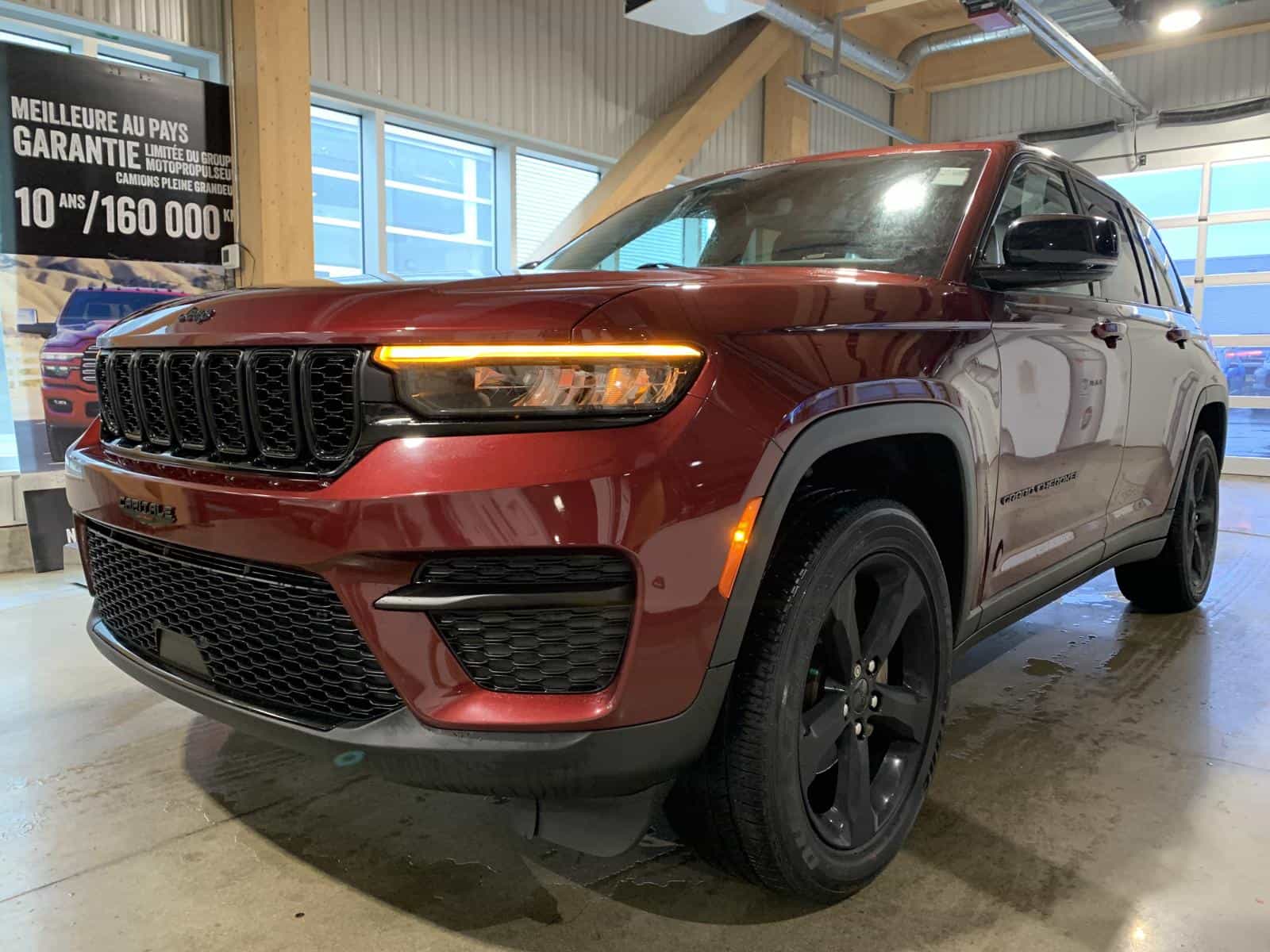 2023 Jeep Grand Cherokee Altitude 4x4 - Image 1
