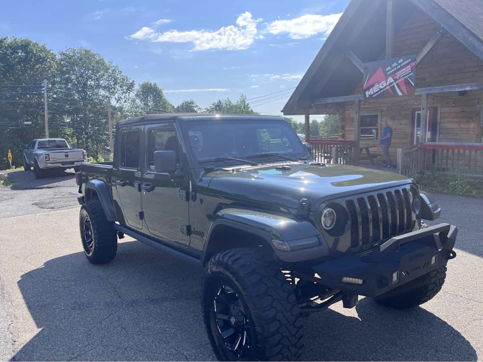 2022 Jeep Gladiator Sport Willy's - Image 14