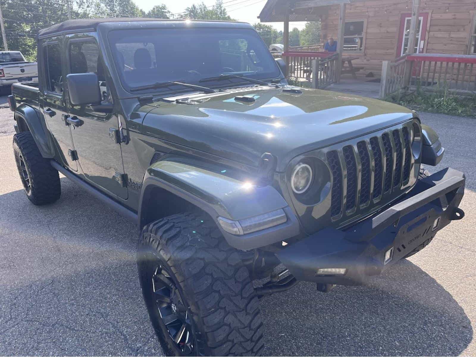 2022 Jeep Gladiator Sport Willy's - Image 2