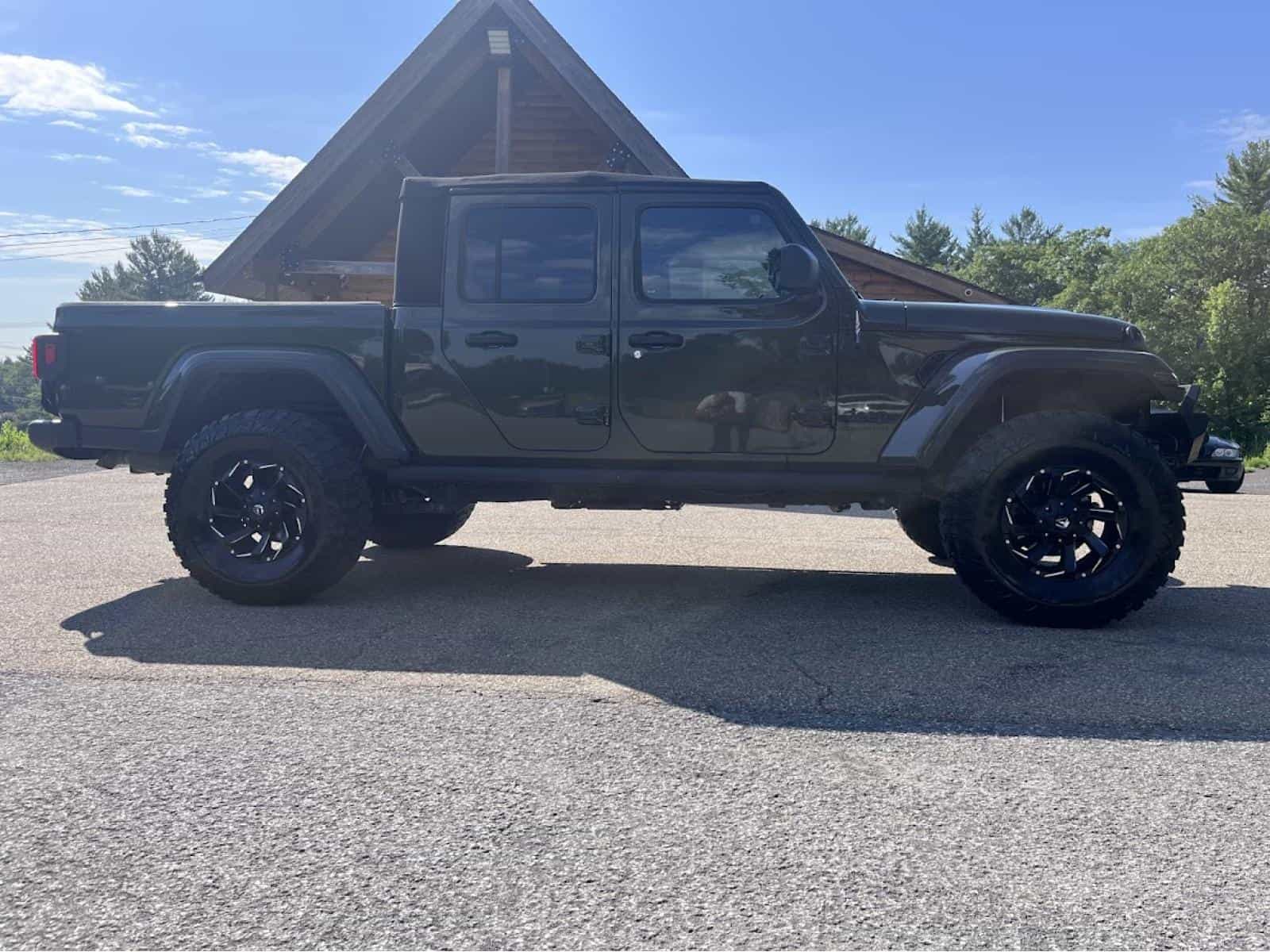 2022 Jeep Gladiator Sport Willy's - Image 5