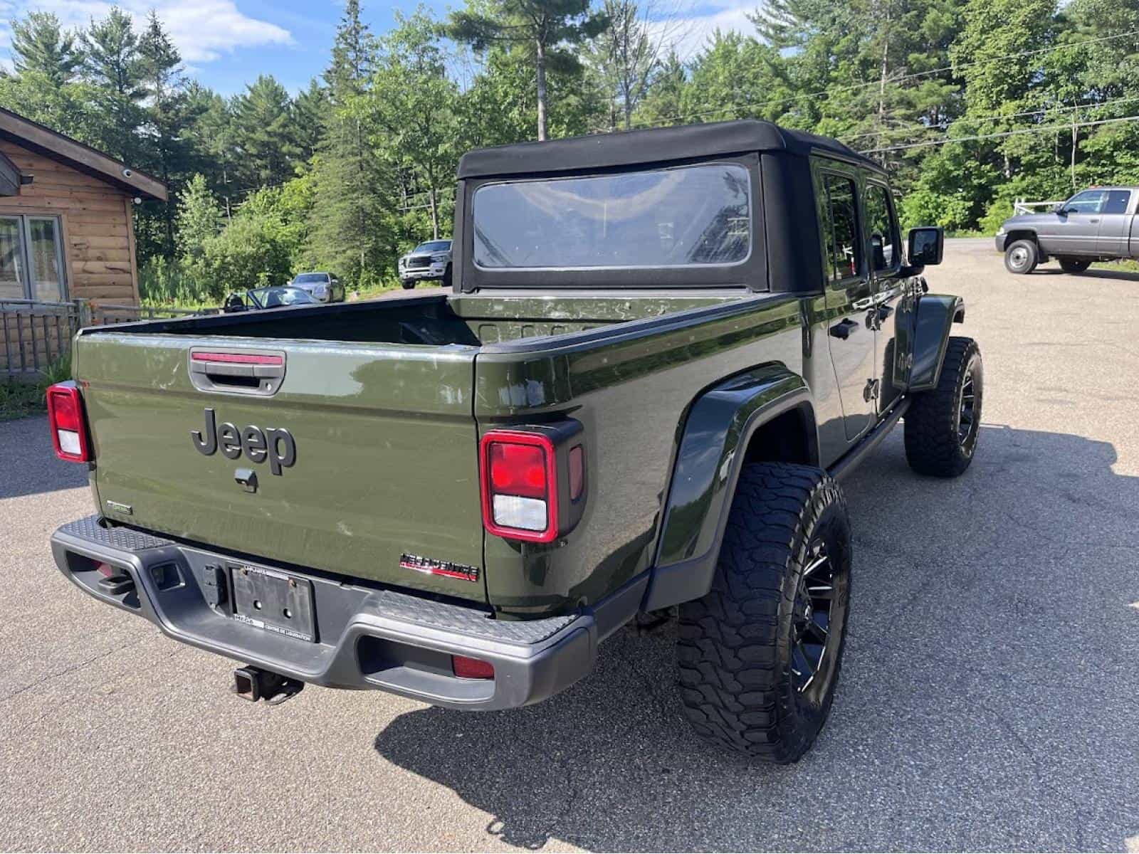 2022 Jeep Gladiator Sport Willy's - Image 7