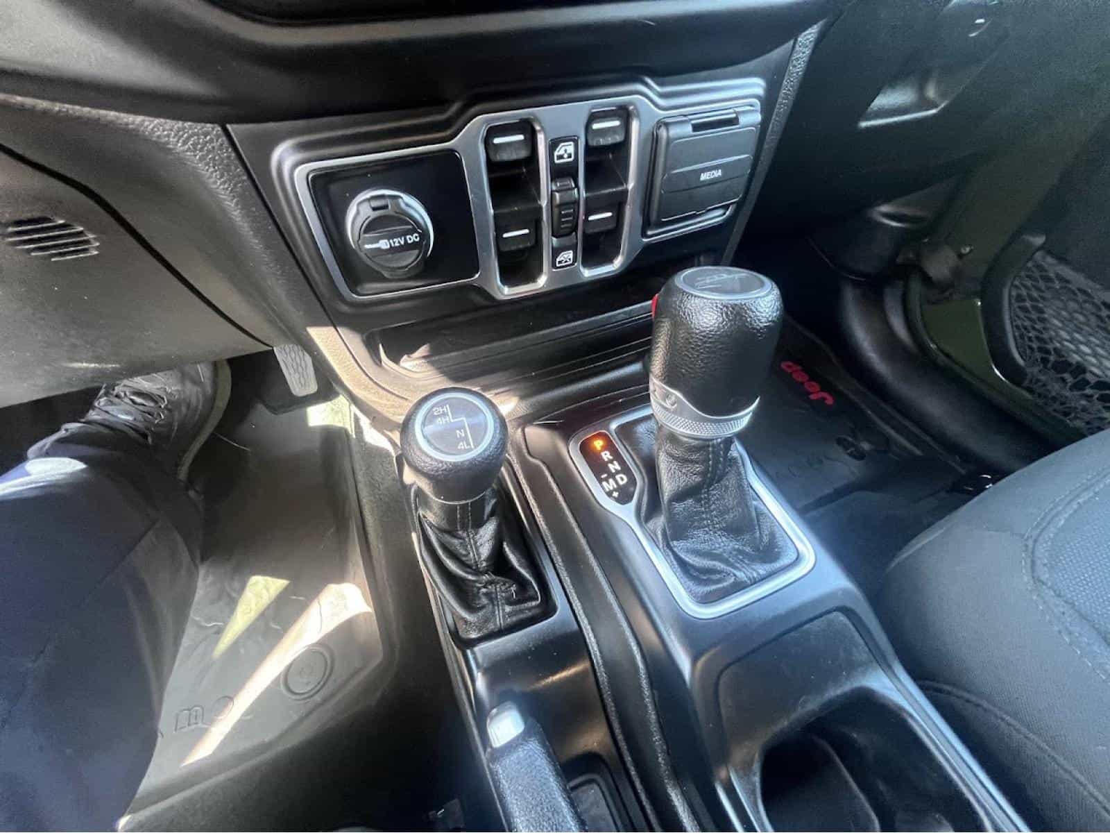 2022 Jeep Gladiator Sport Willy's - Image 21