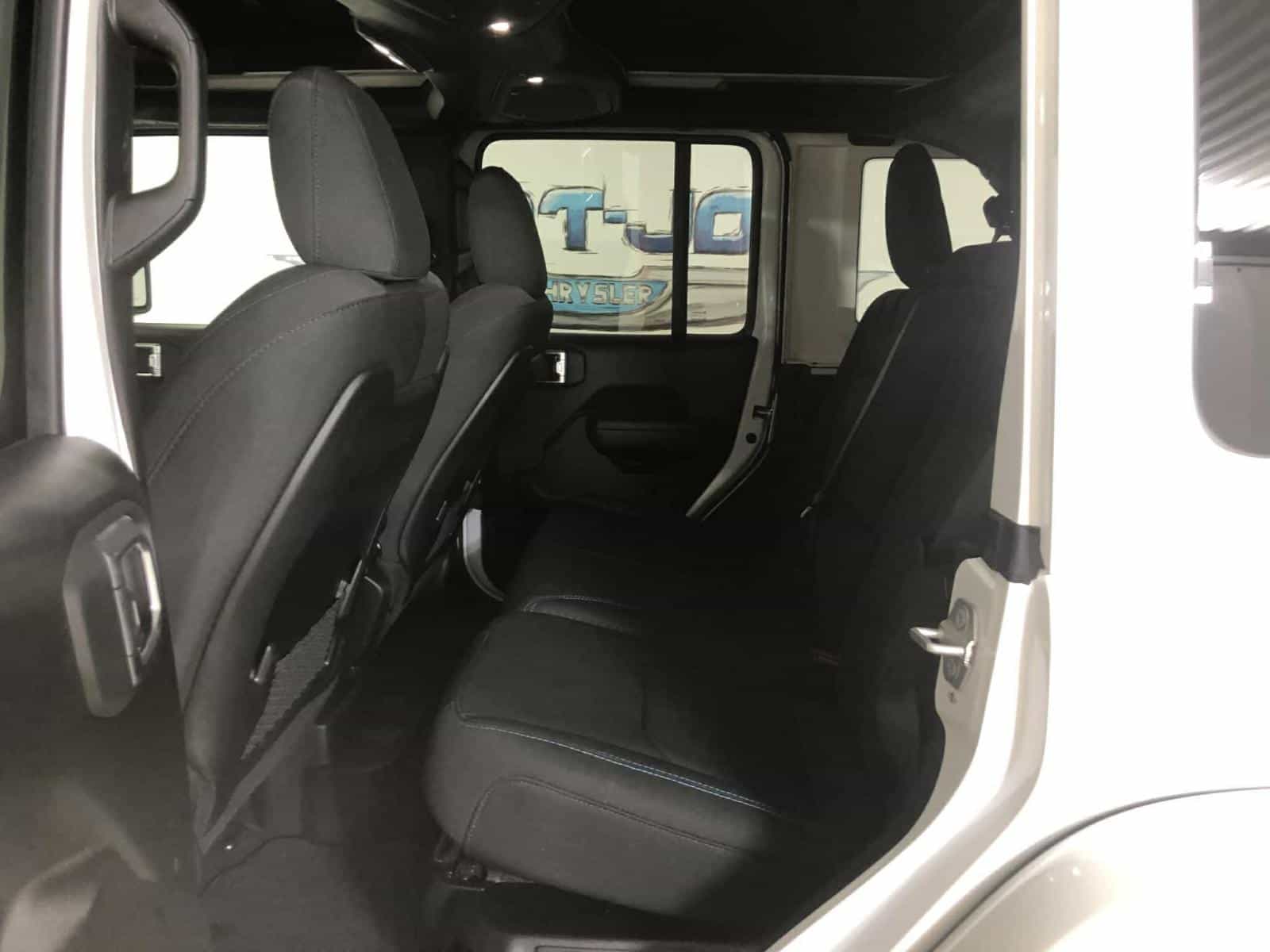 2024 Jeep Wrangler Rubicon 4XE - Image 17