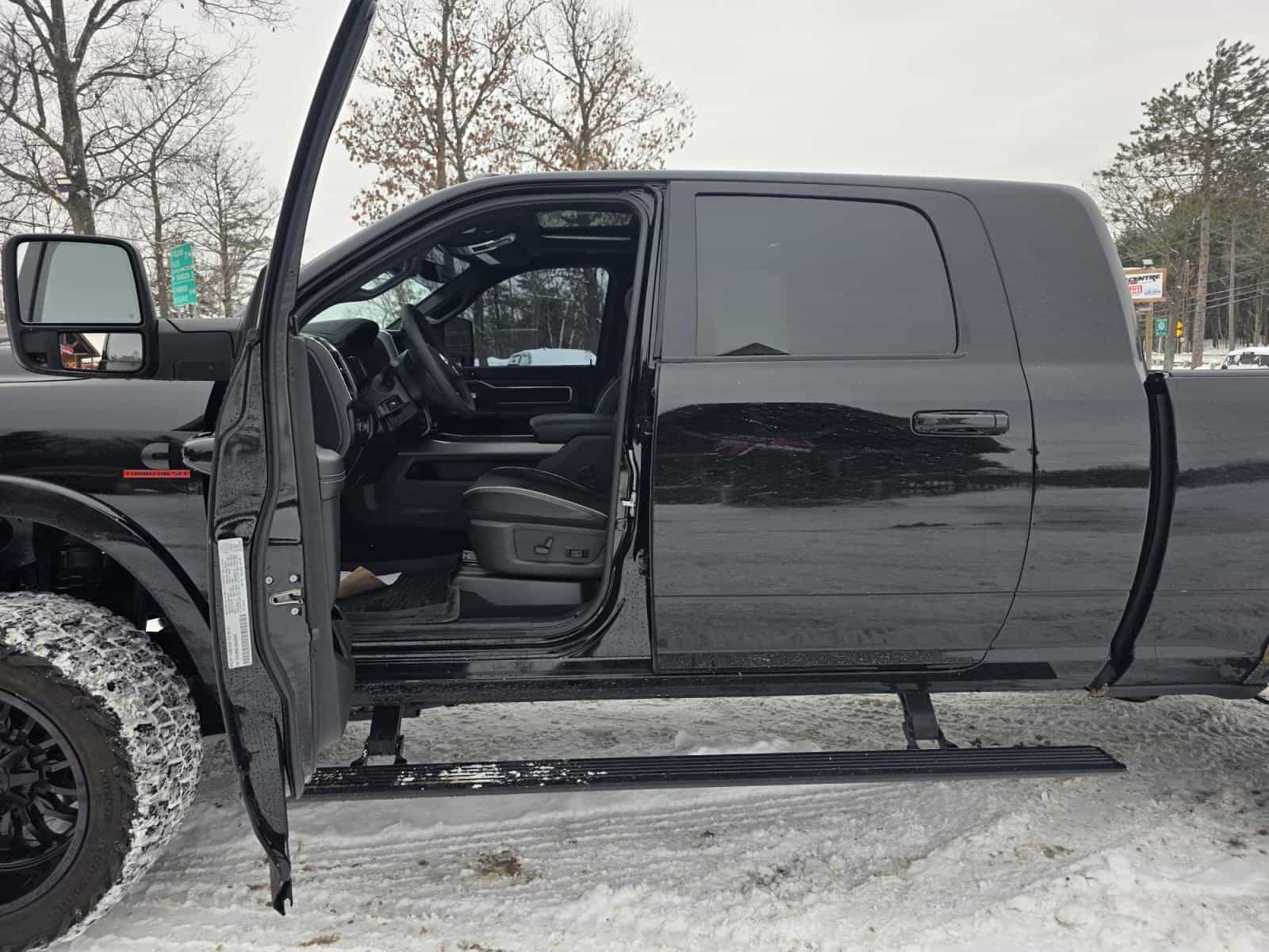 2025 RAM 2500 Laramie - Image 12