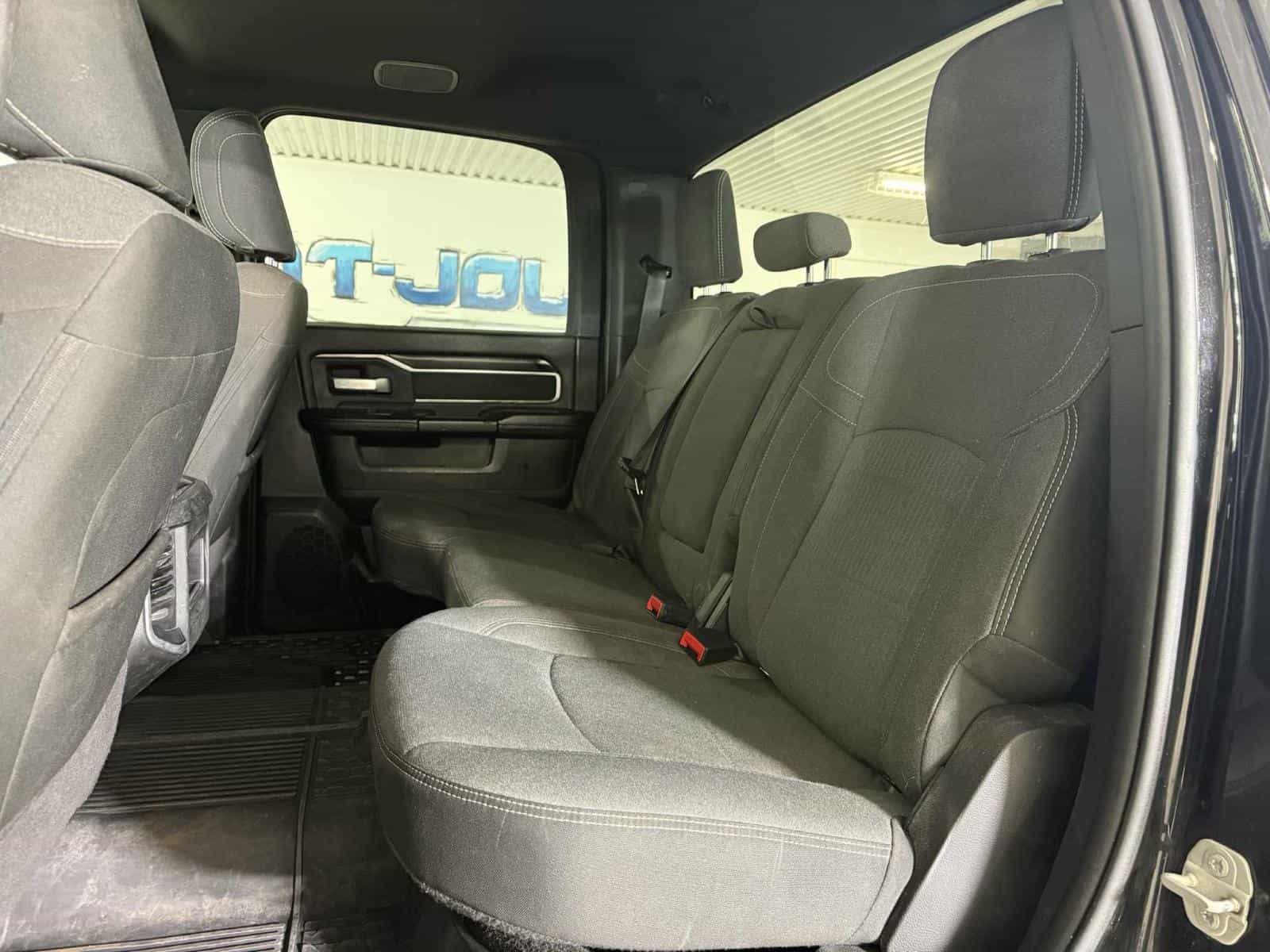 2024 RAM 3500 Big Horn Big Horn - Image 13