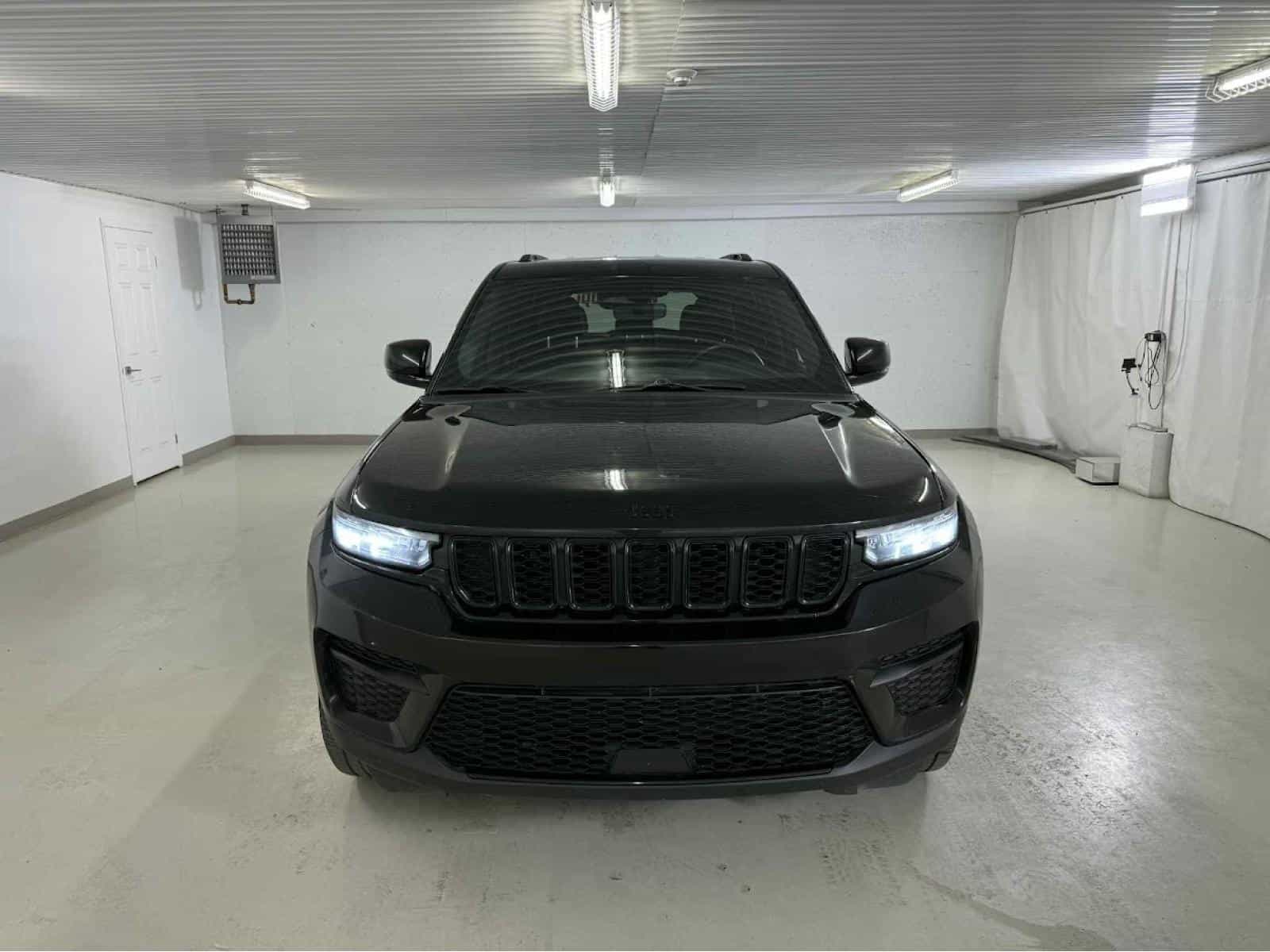 Image 2 Jeep Grand Cherokee Altitude 2023