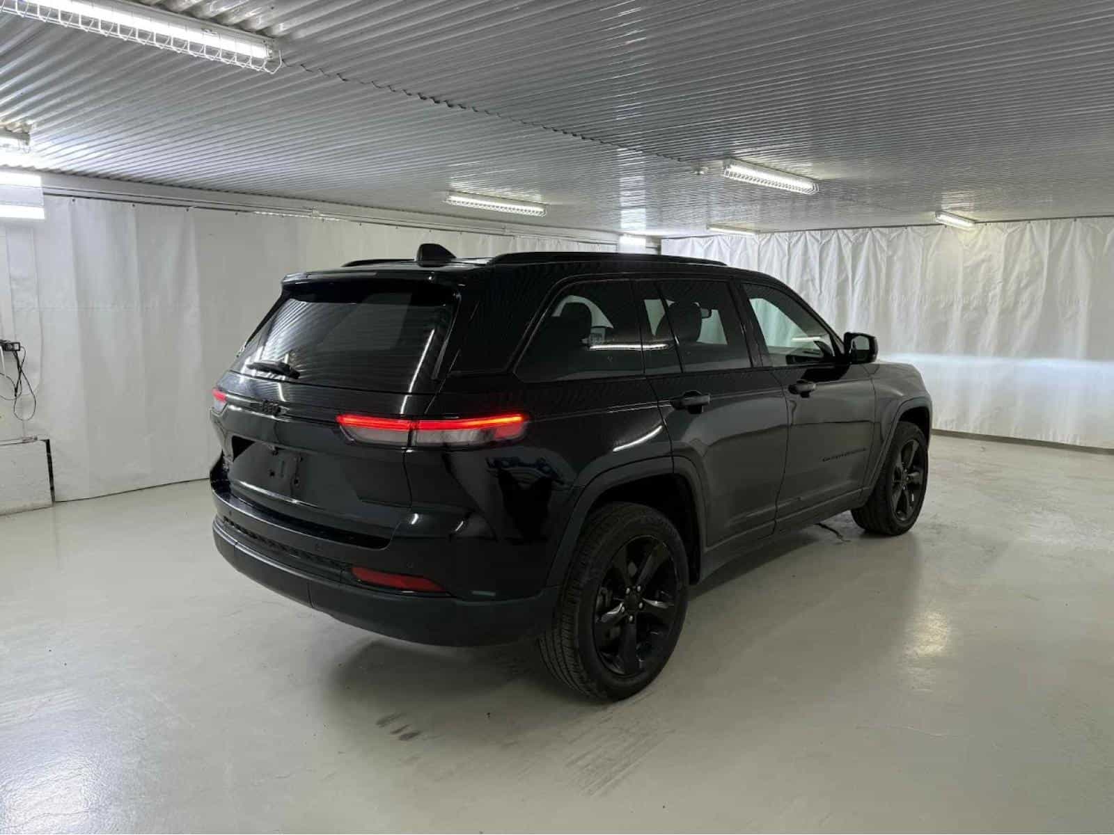 Image 10 Jeep Grand Cherokee Altitude 2023