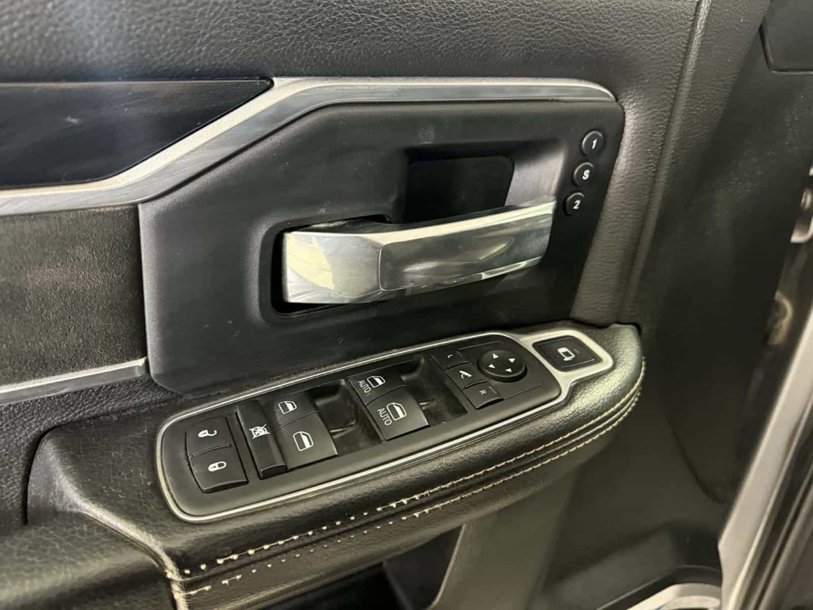 2020 RAM 3500 Laramie - Image 14