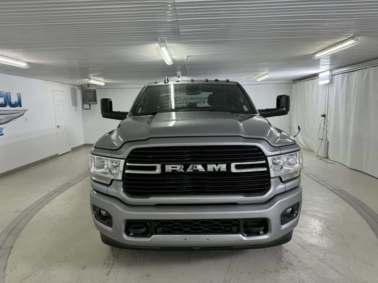 Image 2 RAM 3500 Big Horn 2021