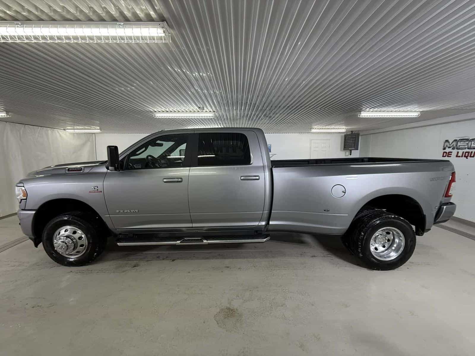 Image 4 RAM 3500 Big Horn 2021